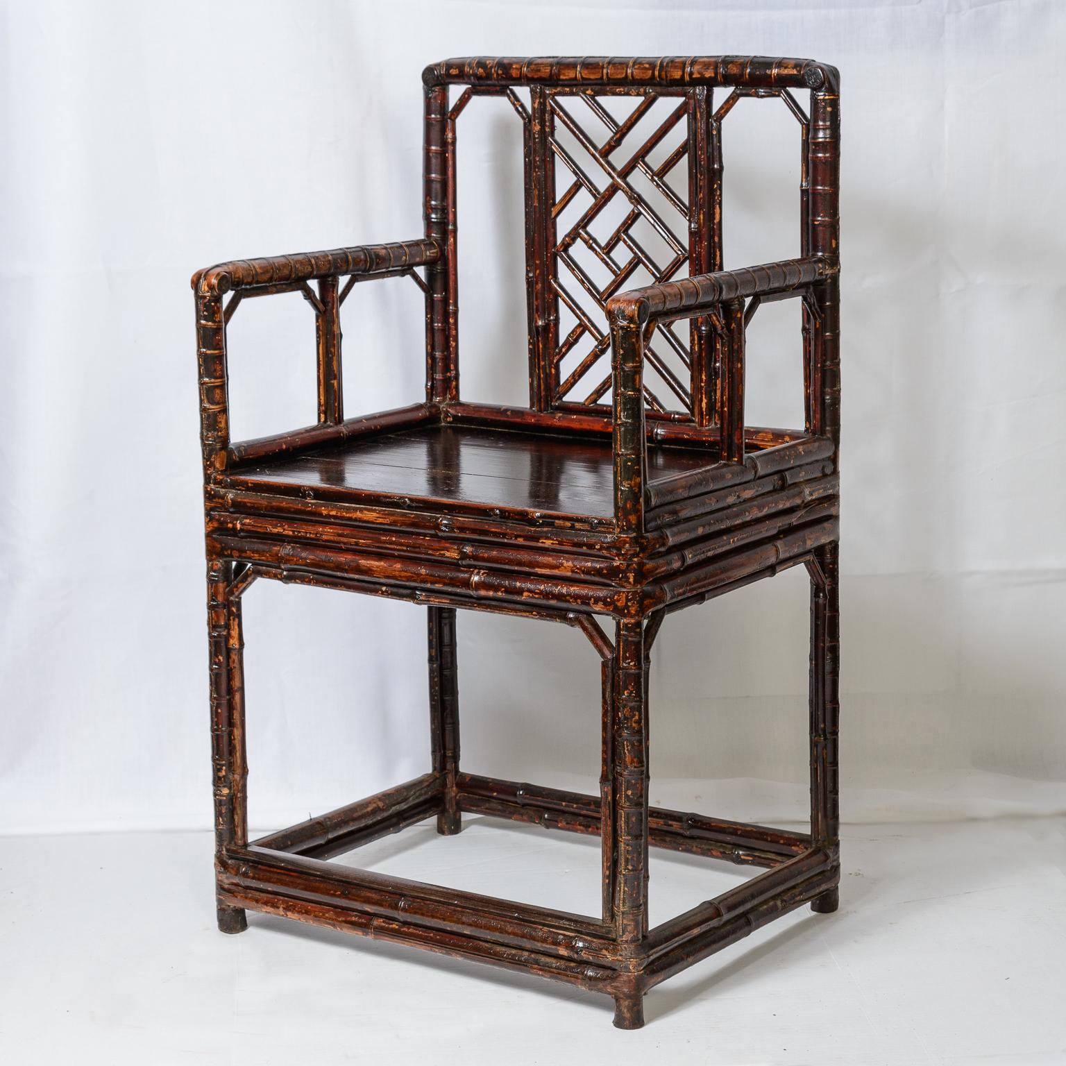 Frühes 19. Jh. Paar chinesische Schildpatt-Bambus-Stühle (Chinoiserie) im Angebot