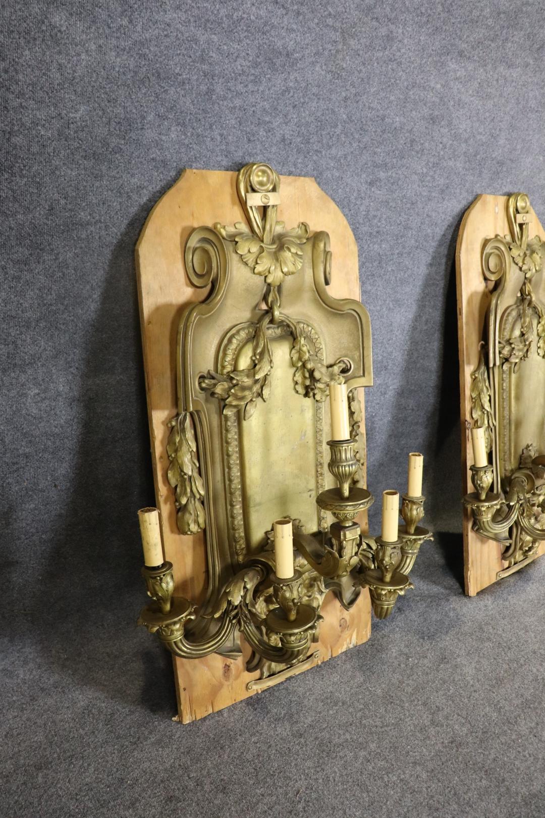 Frühes 19. Jh. Französisches 5-Arm-Paar Wandleuchter im Palastformat im Angebot 4