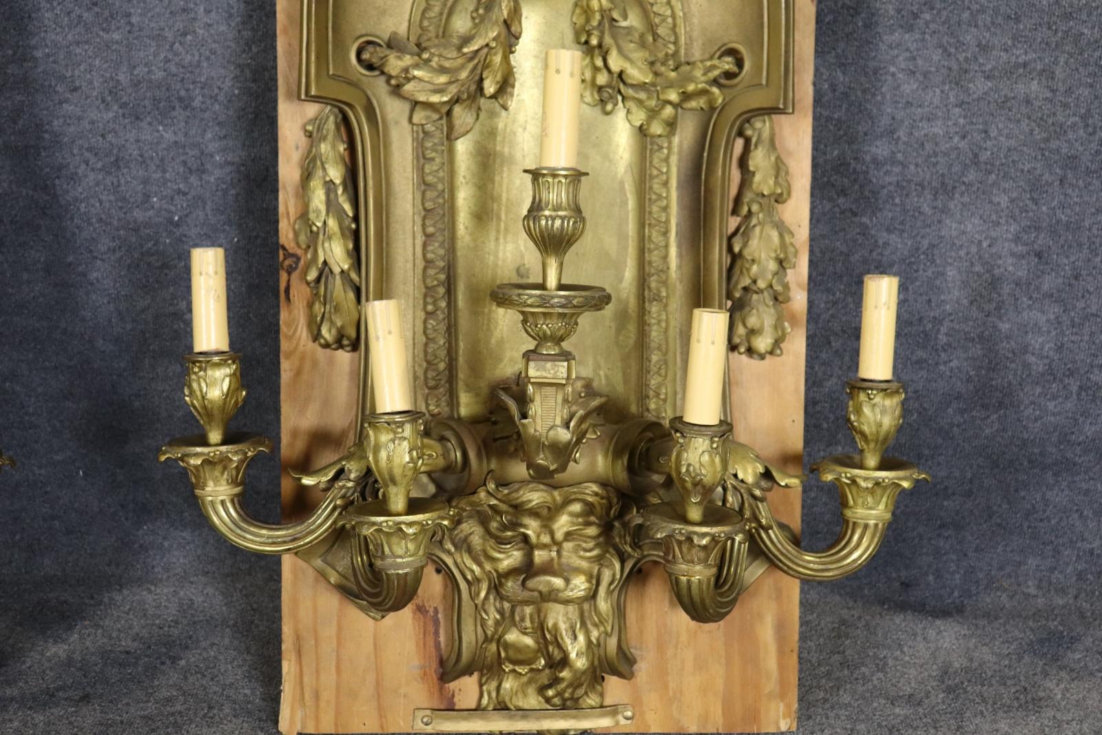 Frühes 19. Jh. Französisches 5-Arm-Paar Wandleuchter im Palastformat (Louis XV.) im Angebot