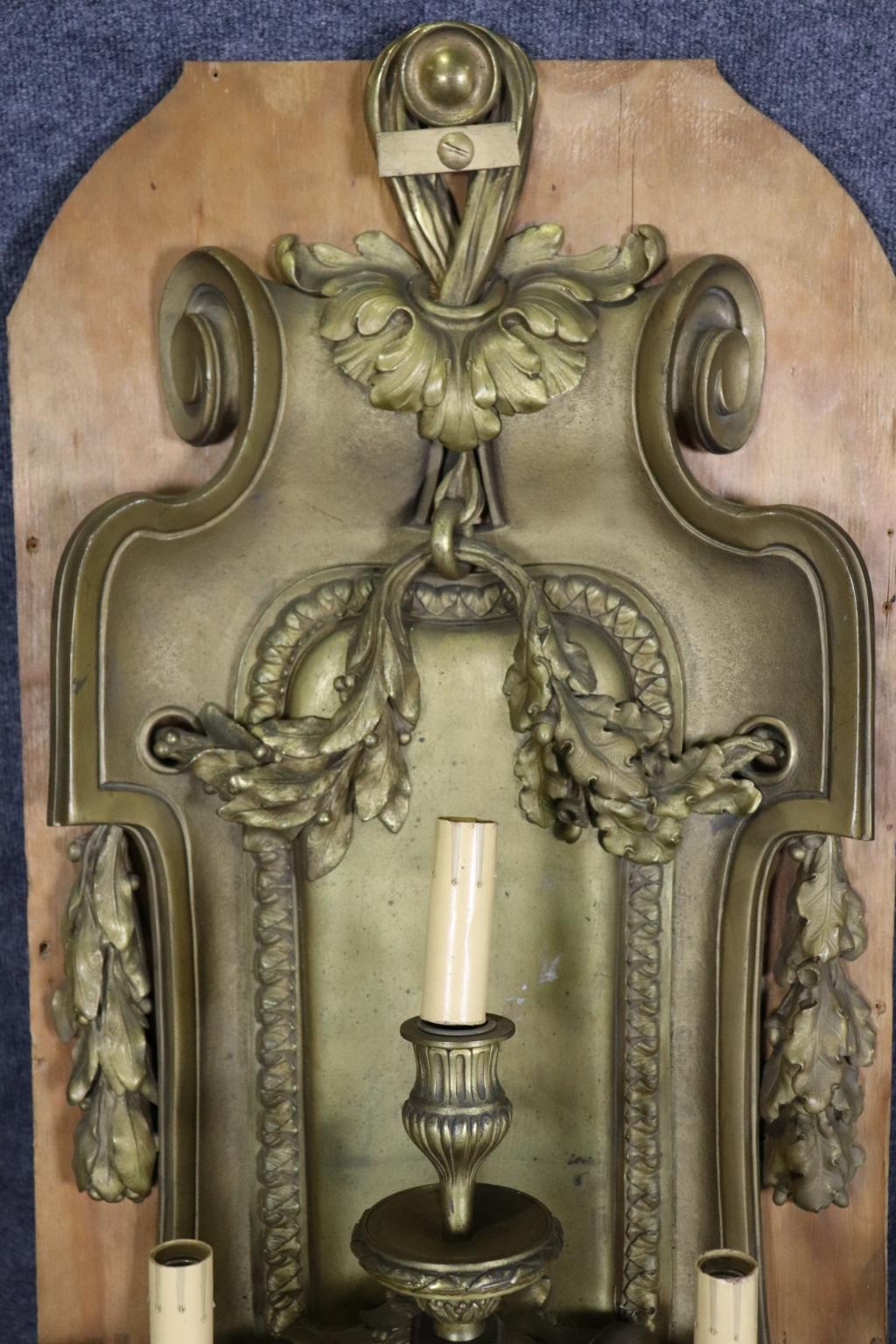 Frühes 19. Jh. Französisches 5-Arm-Paar Wandleuchter im Palastformat (Bronze) im Angebot