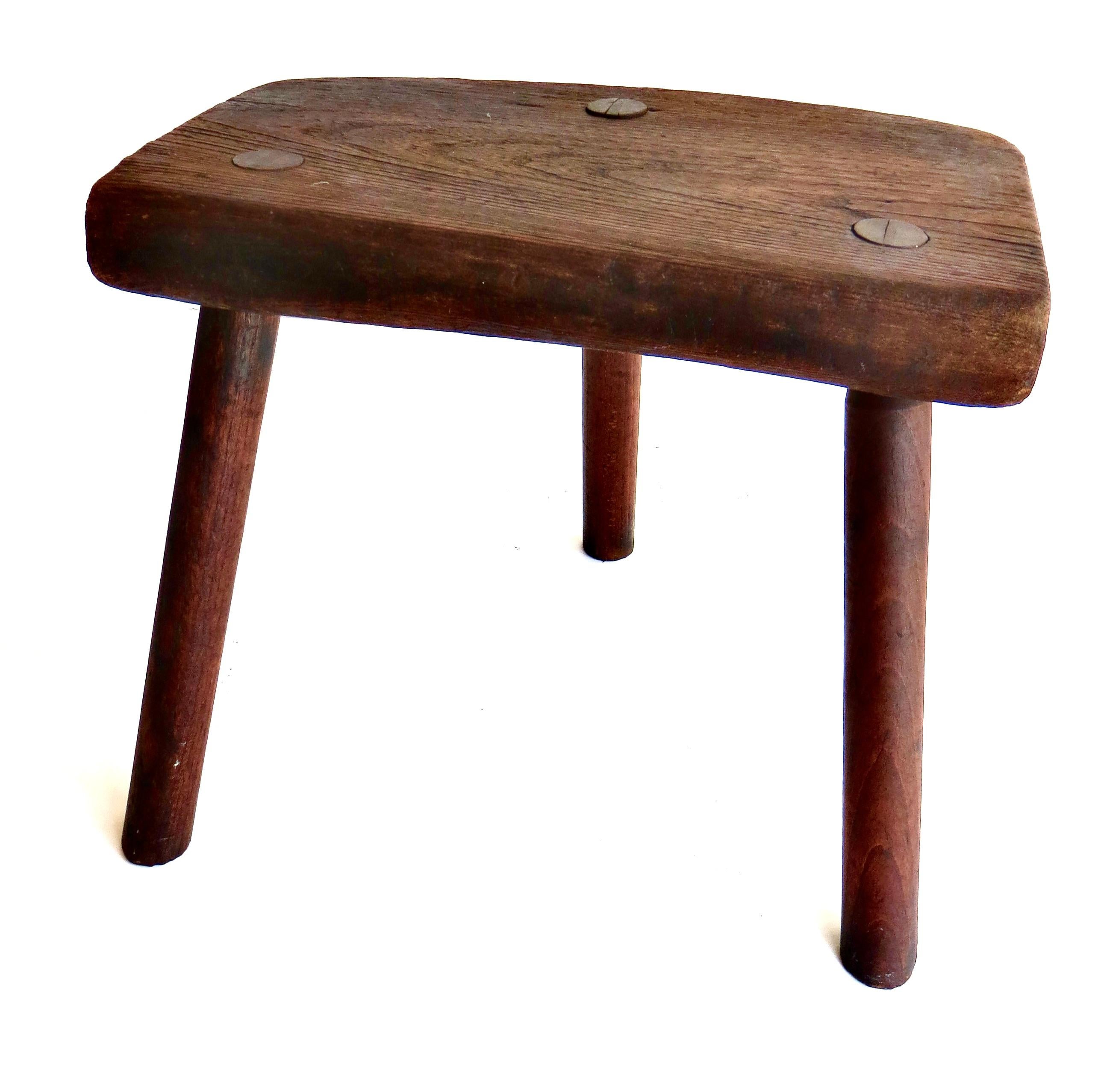Fait main Tabouret à lait géorgien provincial du début du 19e siècle, Angleterre, vers 1820 en vente