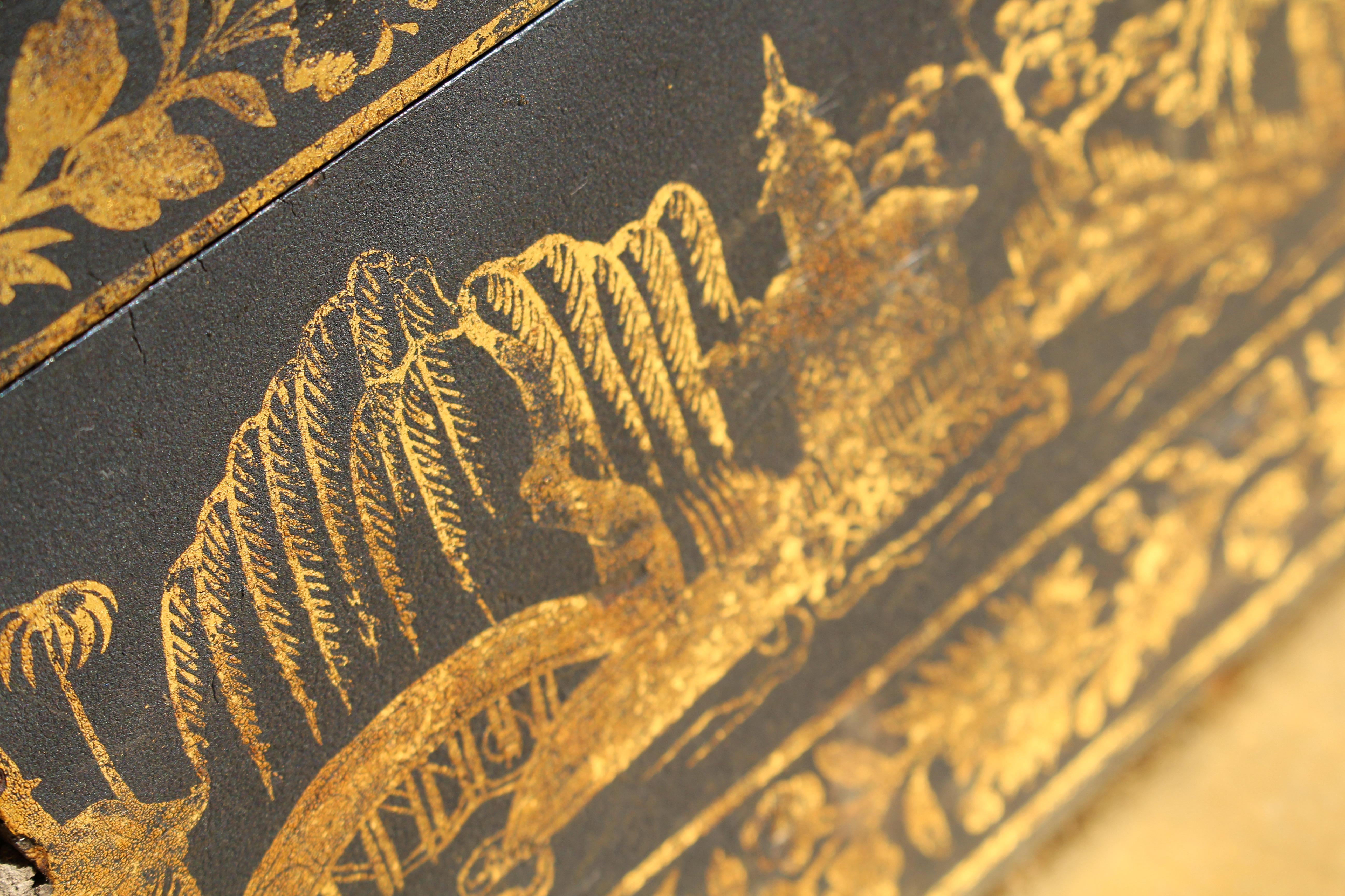 Early 19th C Regency Period Chinoiserie Lacquared Jewellery Box Country House (Kiefernholz) im Angebot
