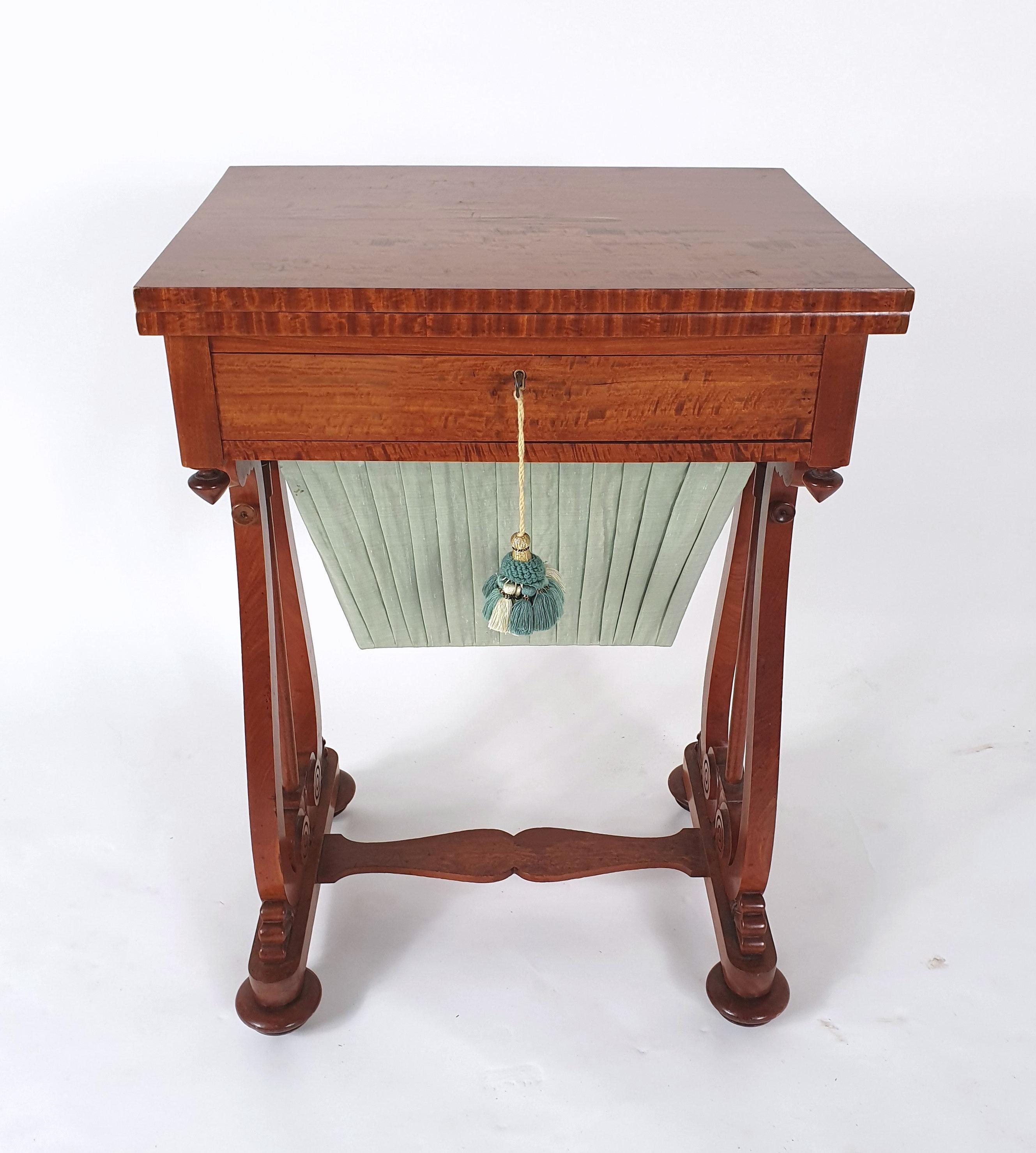 Early 19th Century Satinwood Games/Work Table with Folding Top For Sale 5