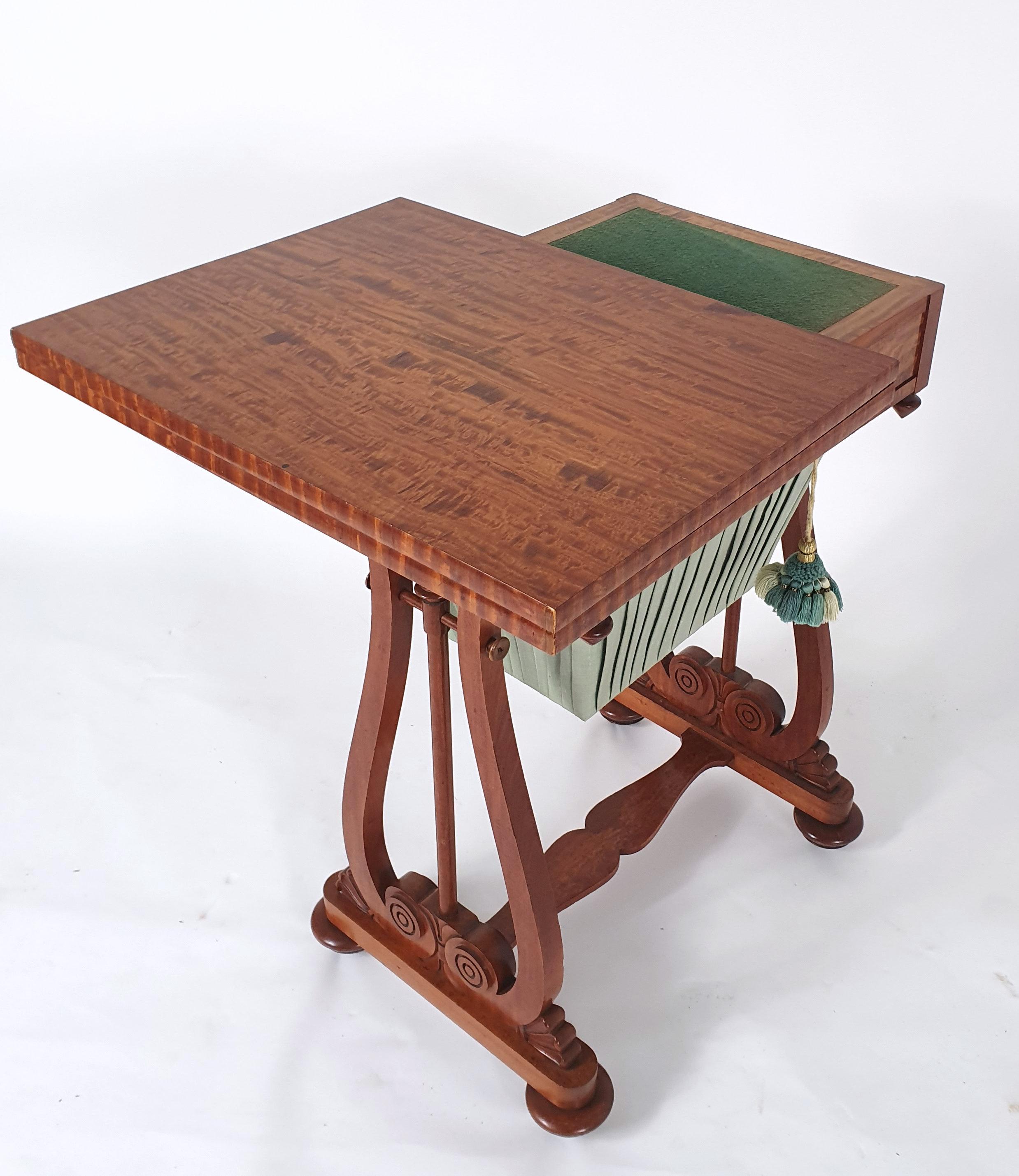 Early 19th Century Satinwood Games/Work Table with Folding Top In Good Condition For Sale In London, west Sussex