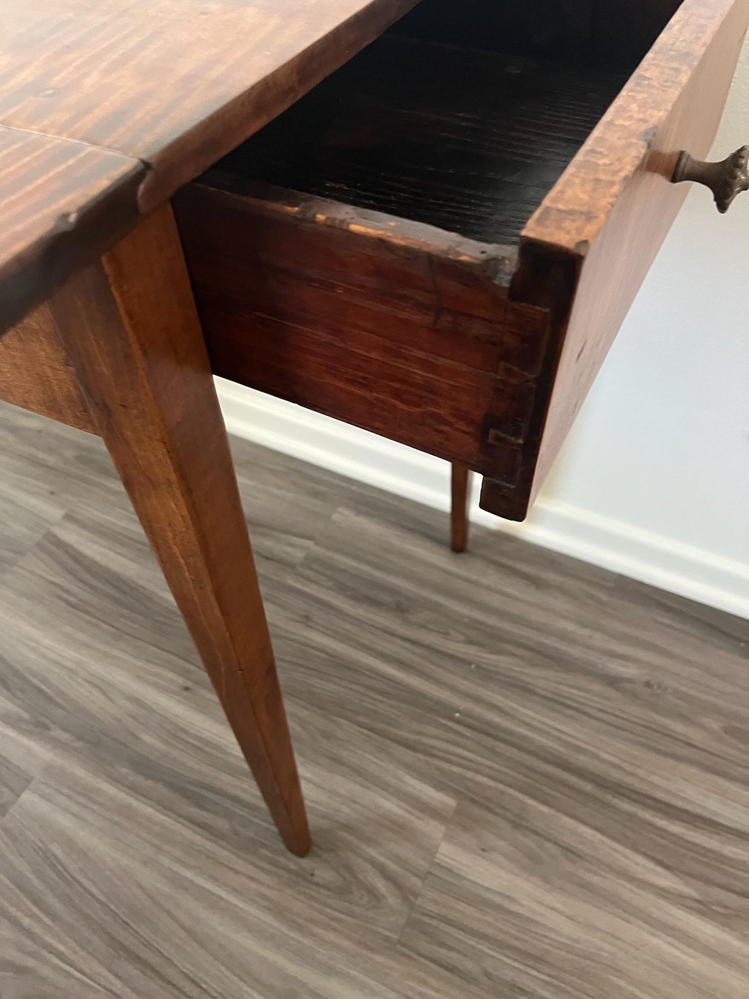 Early 19th C Tiger Eye Drop Leaf Table In Good Condition For Sale In Los Angeles, CA