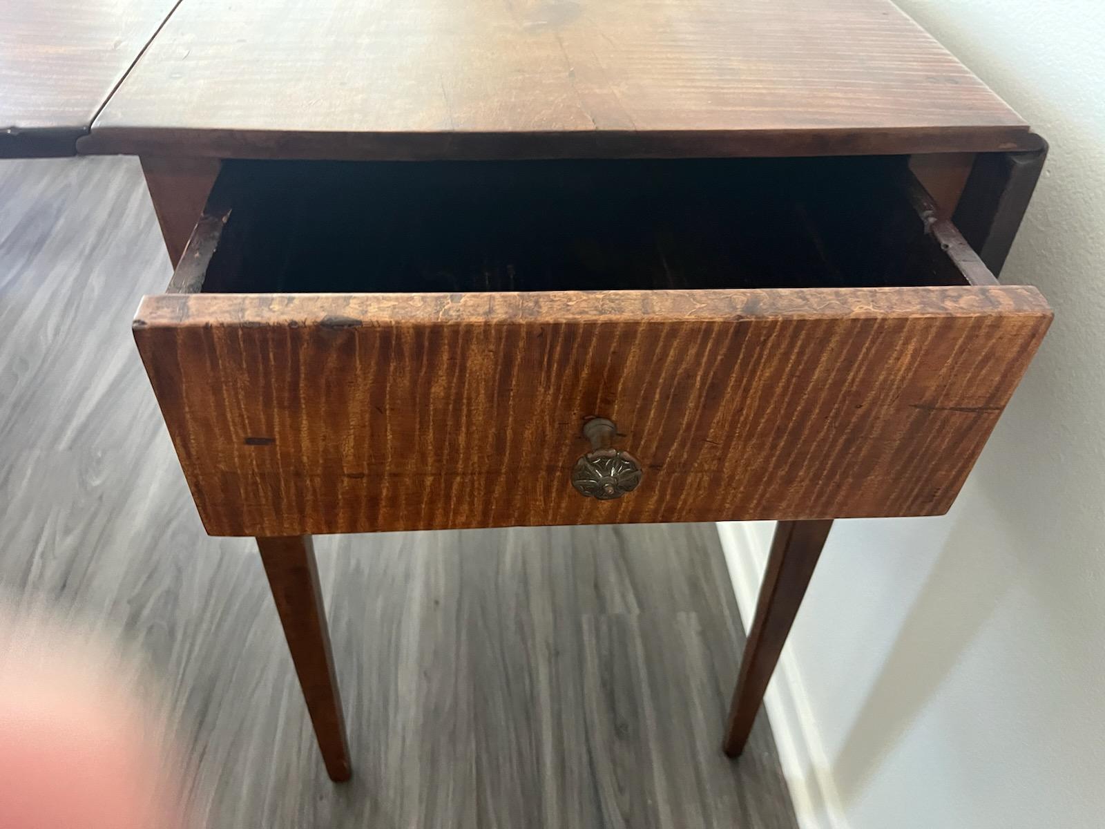 19th Century Early 19th C Tiger Eye Drop Leaf Table For Sale