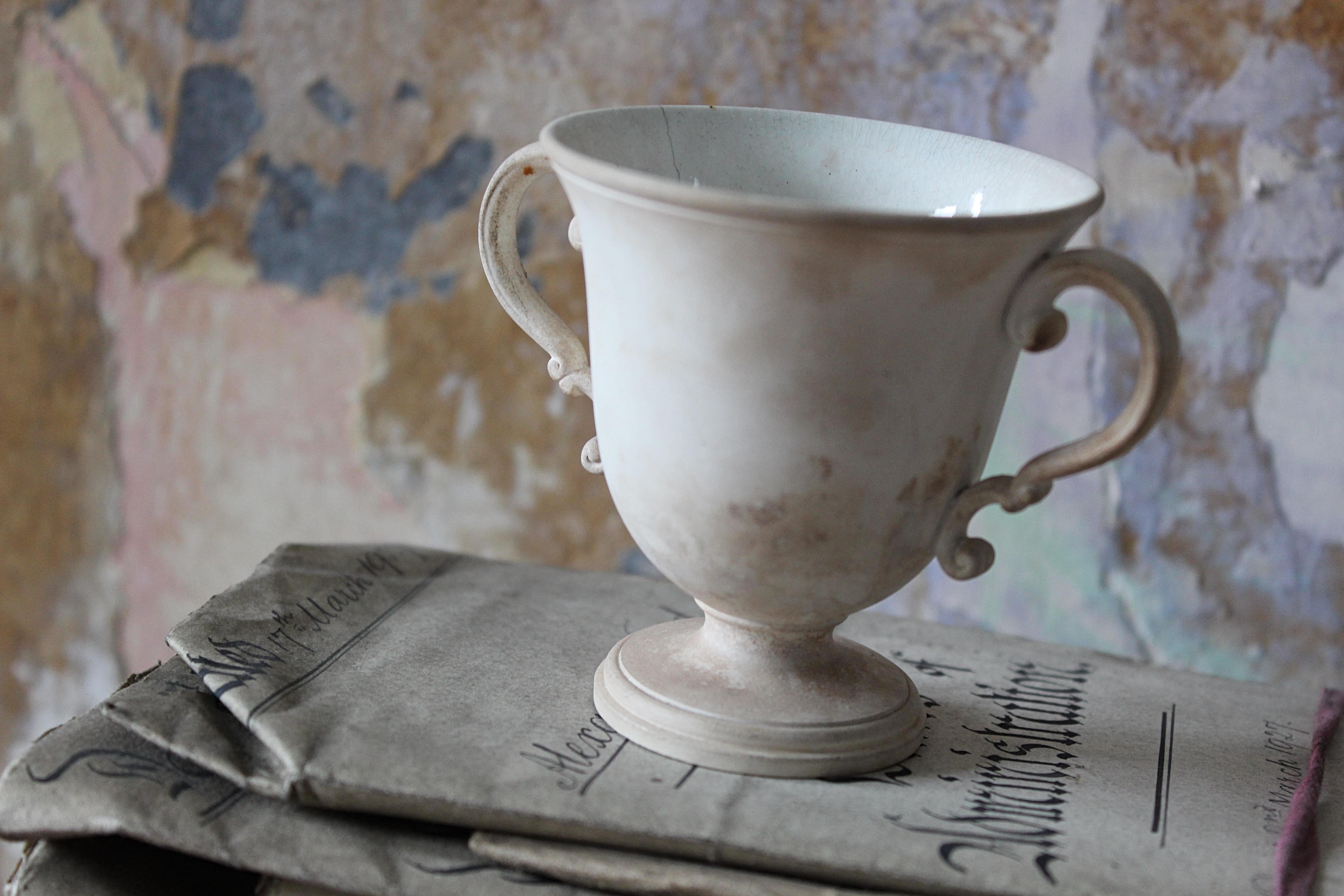 Early 19th C Wedgwood Biscuit Porcelain Lemonade Cup  In Good Condition In Lowestoft, GB