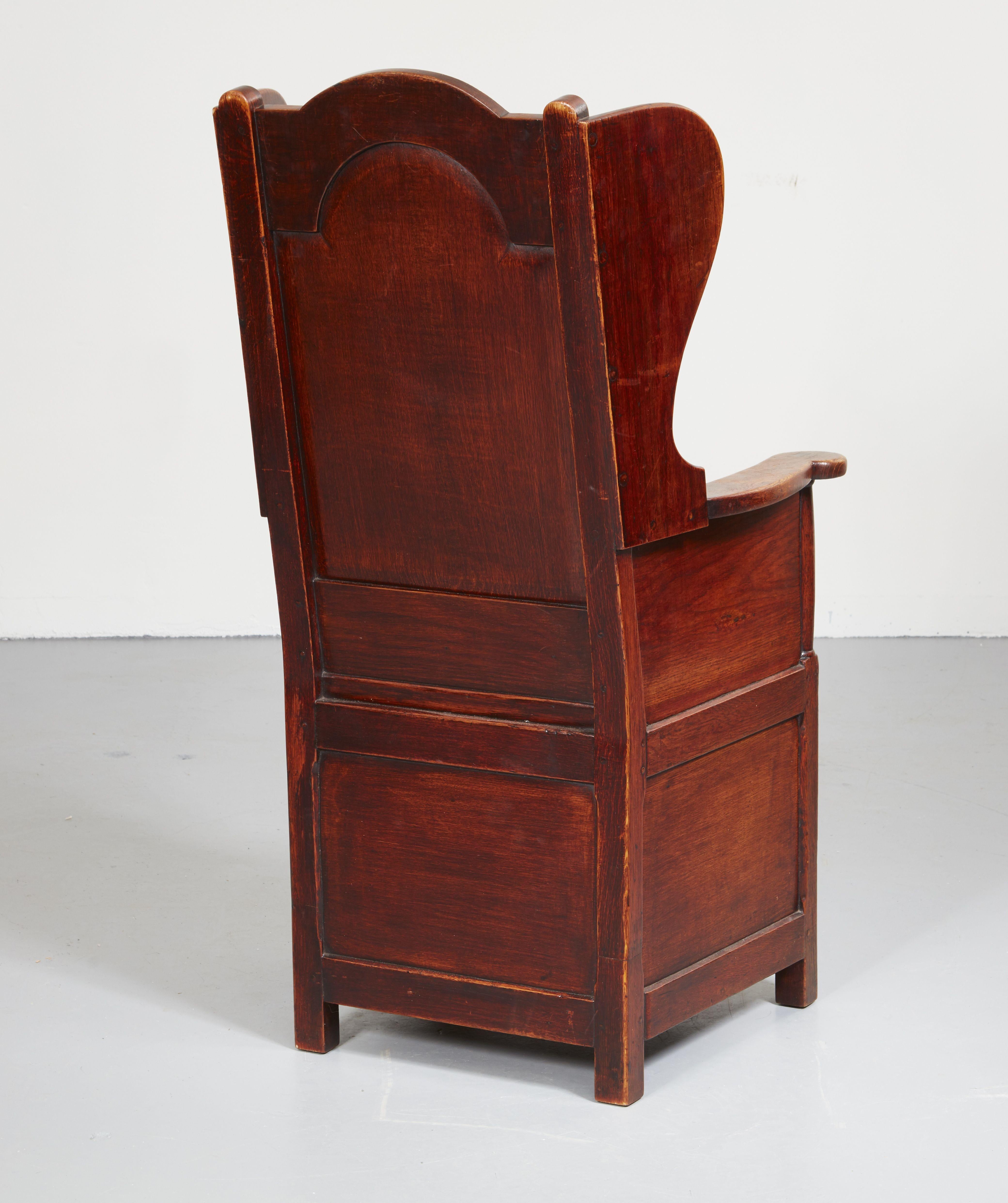 19th Century Early 19th c. Welsh Oak Lambing Chair