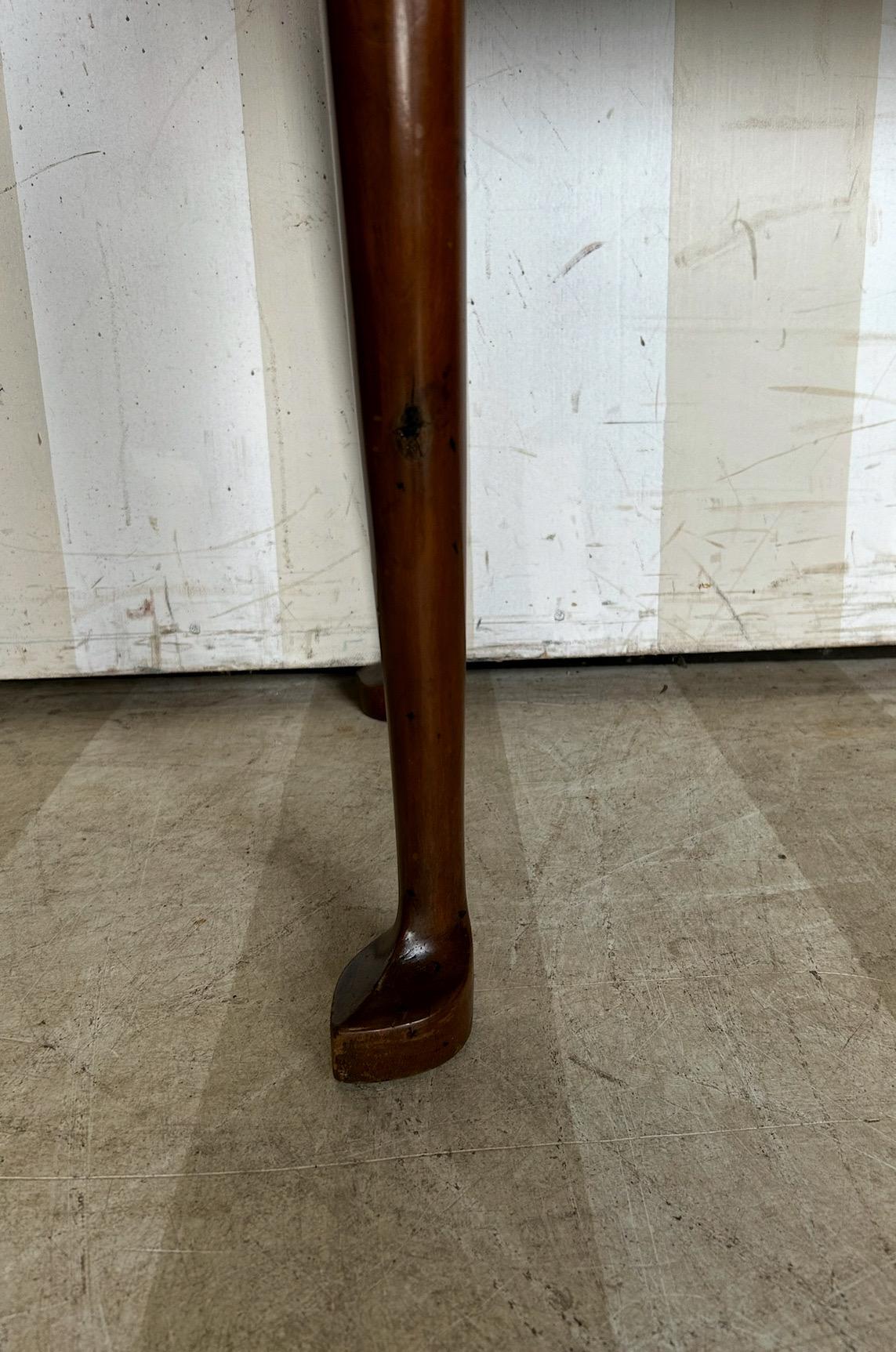 Principios del siglo XIX. Mesa de tablero de cerezo de época federal americana con tapa de mármol negro en venta 3