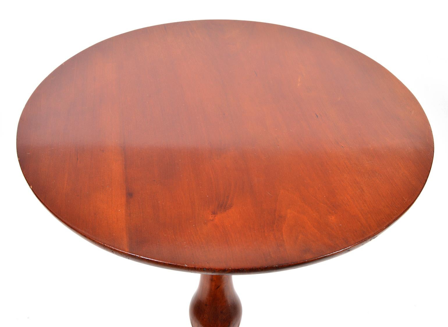 Early 19th Cent. American New England Queen Anne Style Cherrywood Candle Stand In Good Condition In Ft. Lauderdale, FL