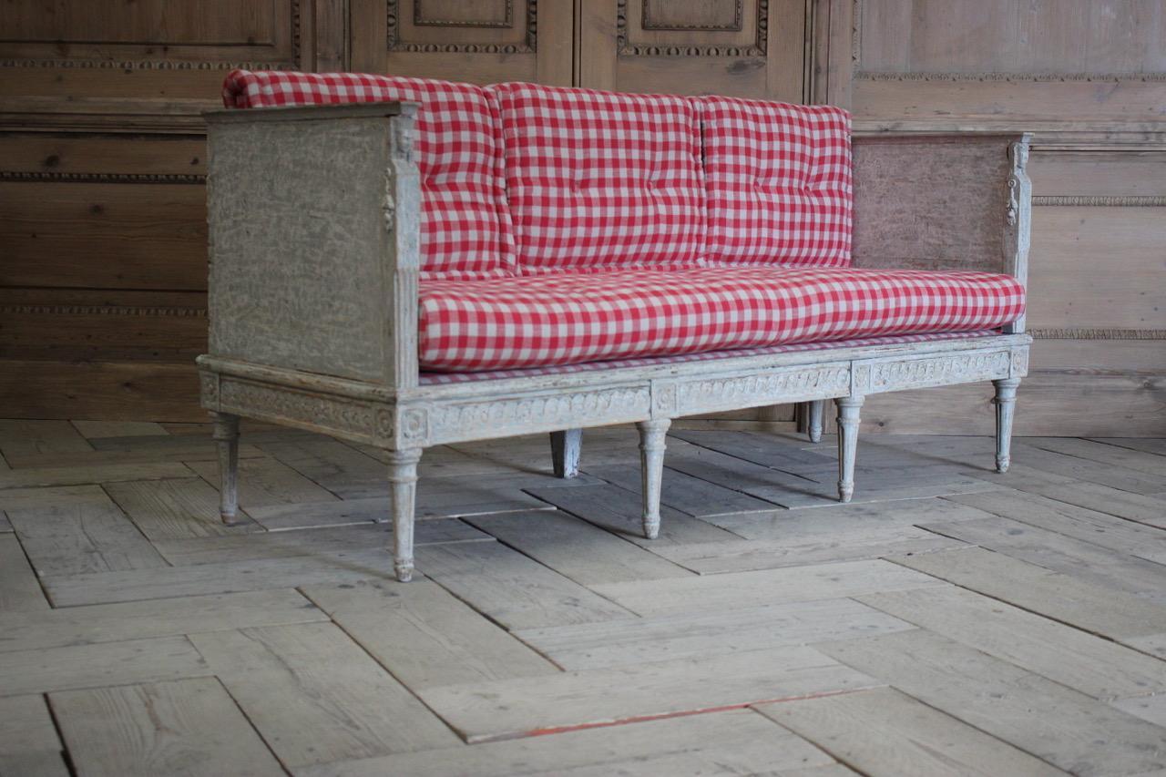 A very elegant and retaining most of the original paint, early 19th century painted Swedish bench in the Gustavian taste, having been reupholstered by us in a check linen fabric.

Wonderful color and proportions. 

Sweden, circa 1810.