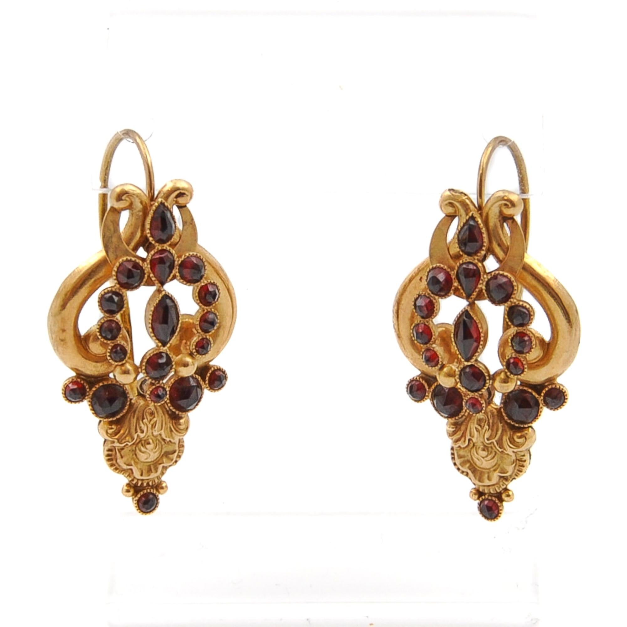 Antique Repoussé Garnet and 18K Gold Earrings For Sale 2