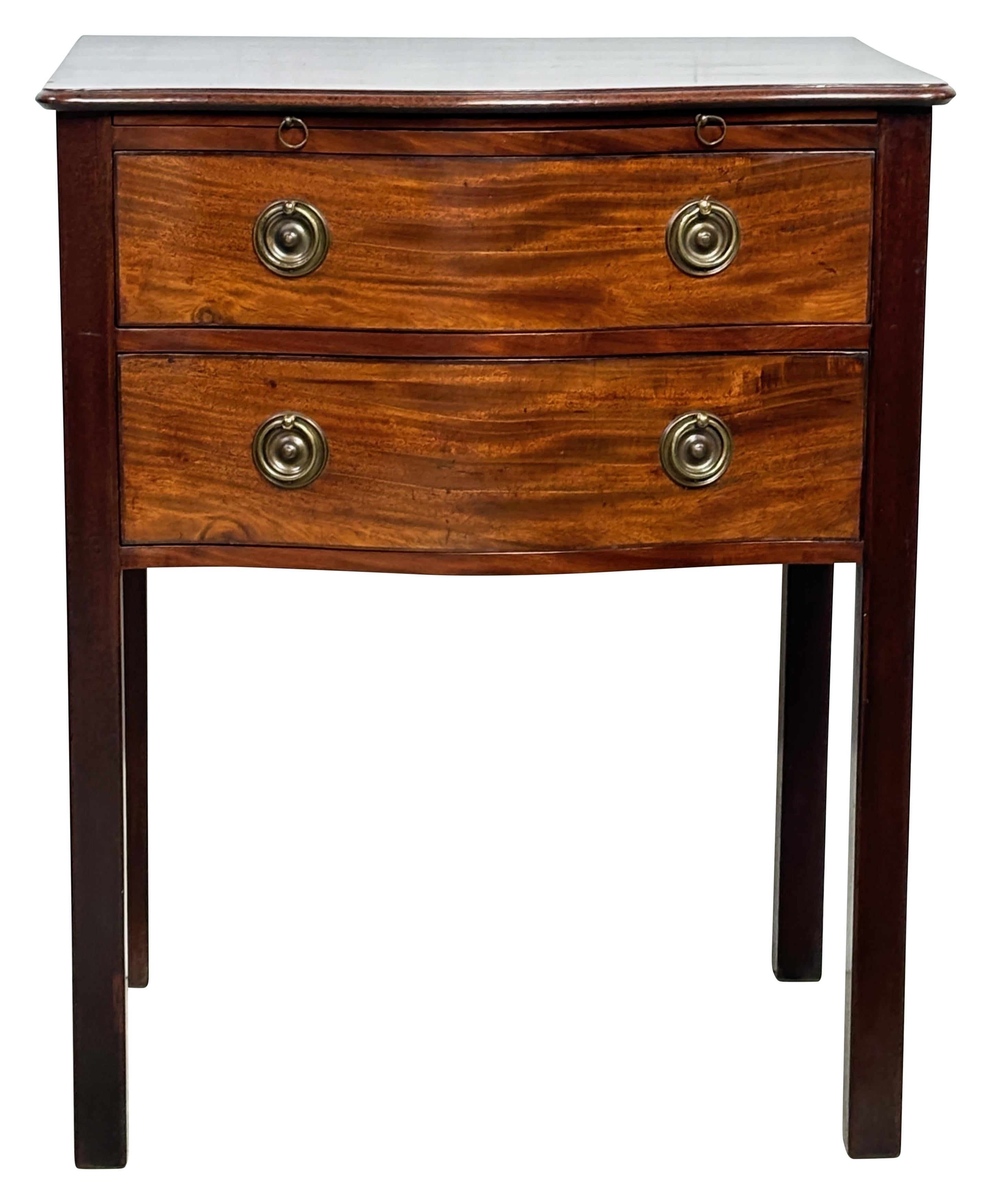 Early 19th Century (1820) English George III Mahogany 2 Drawer Bedside Table In Good Condition In San Francisco, CA