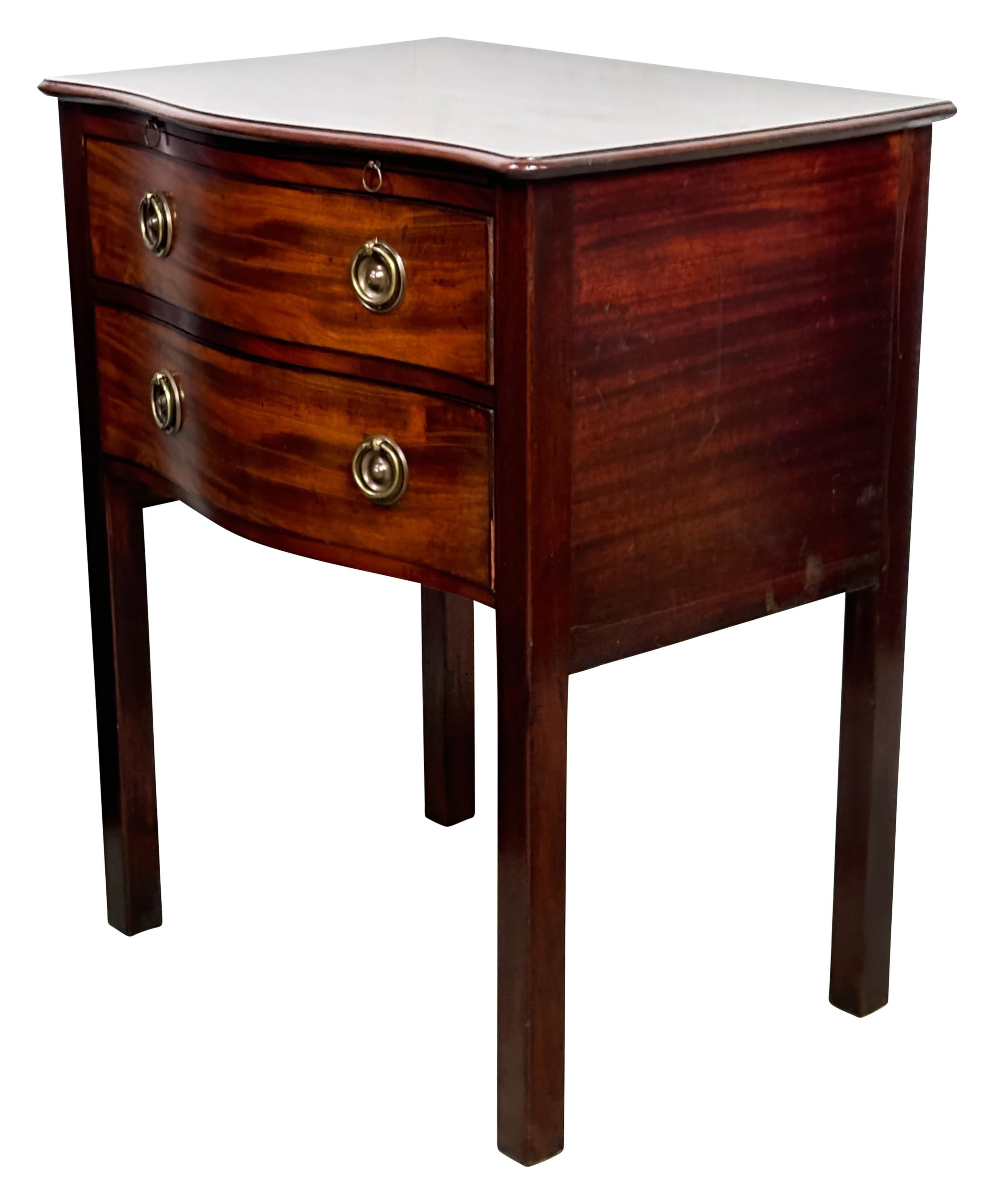 Early 19th Century (1820) English George III Mahogany 2 Drawer Bedside Table 3