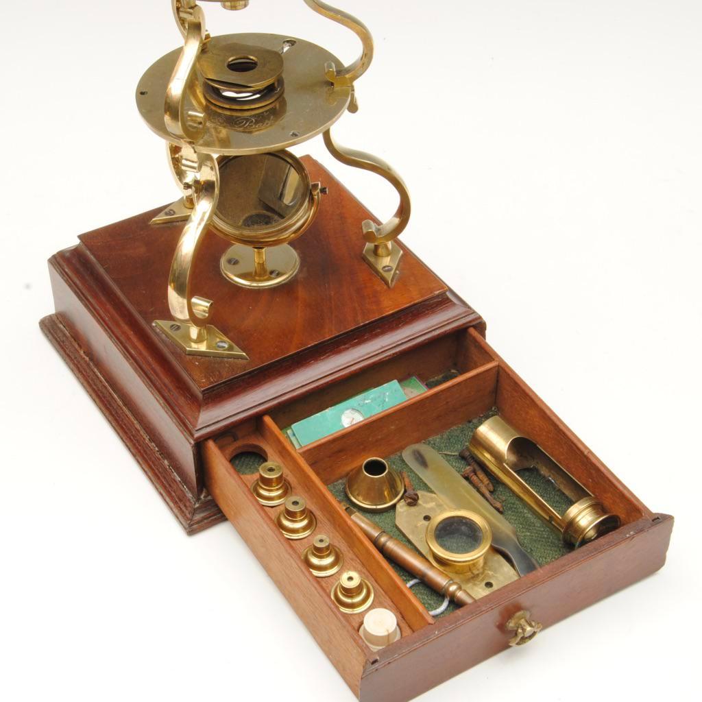 Early 19th Century Abrahams of Bath Culpepper Brass Microscope In Good Condition In Lincolnshire, GB