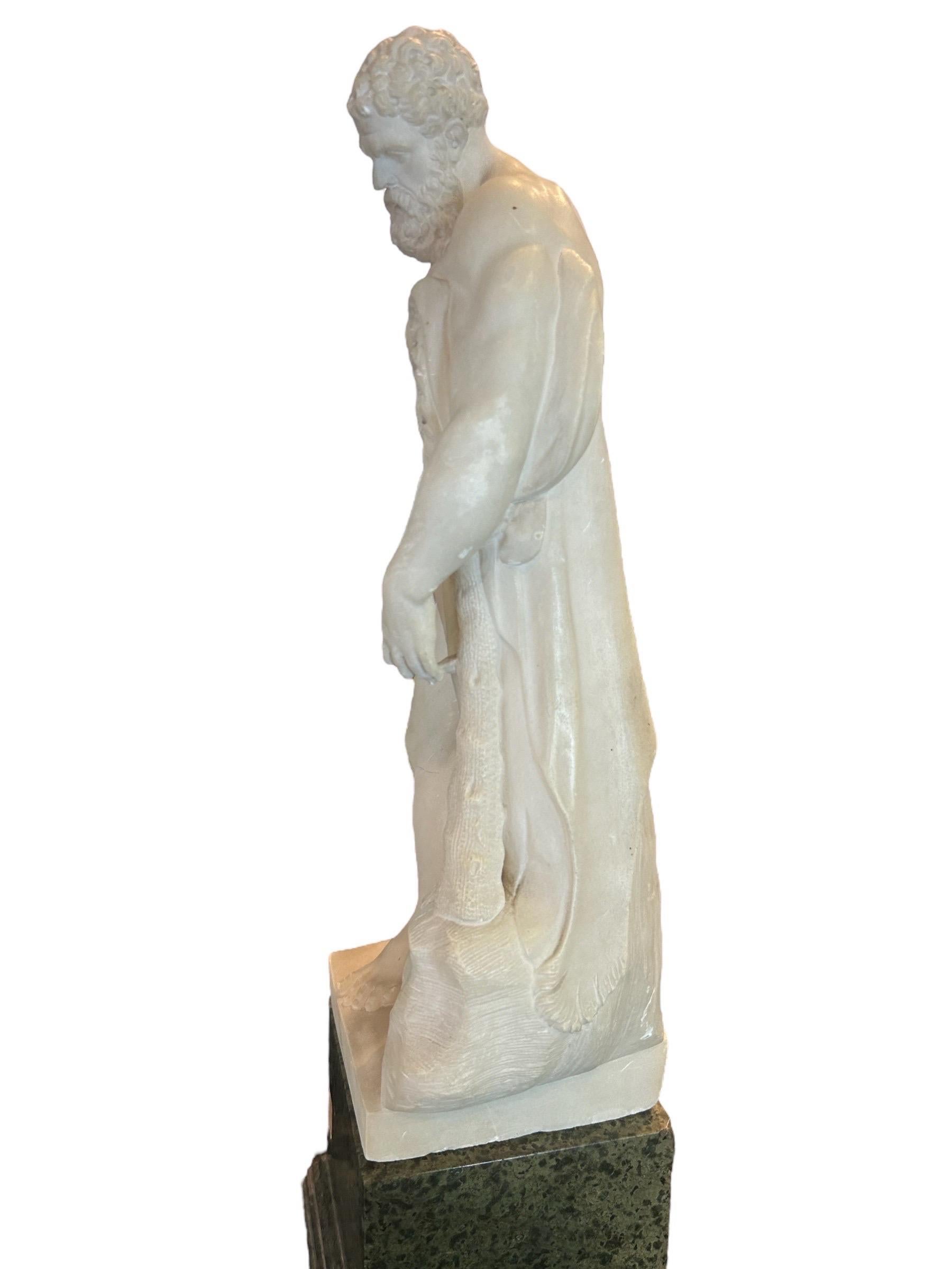 Early 19th century alabaster sculpture depicting Farnese Hercules In Good Condition For Sale In Napoli, IT