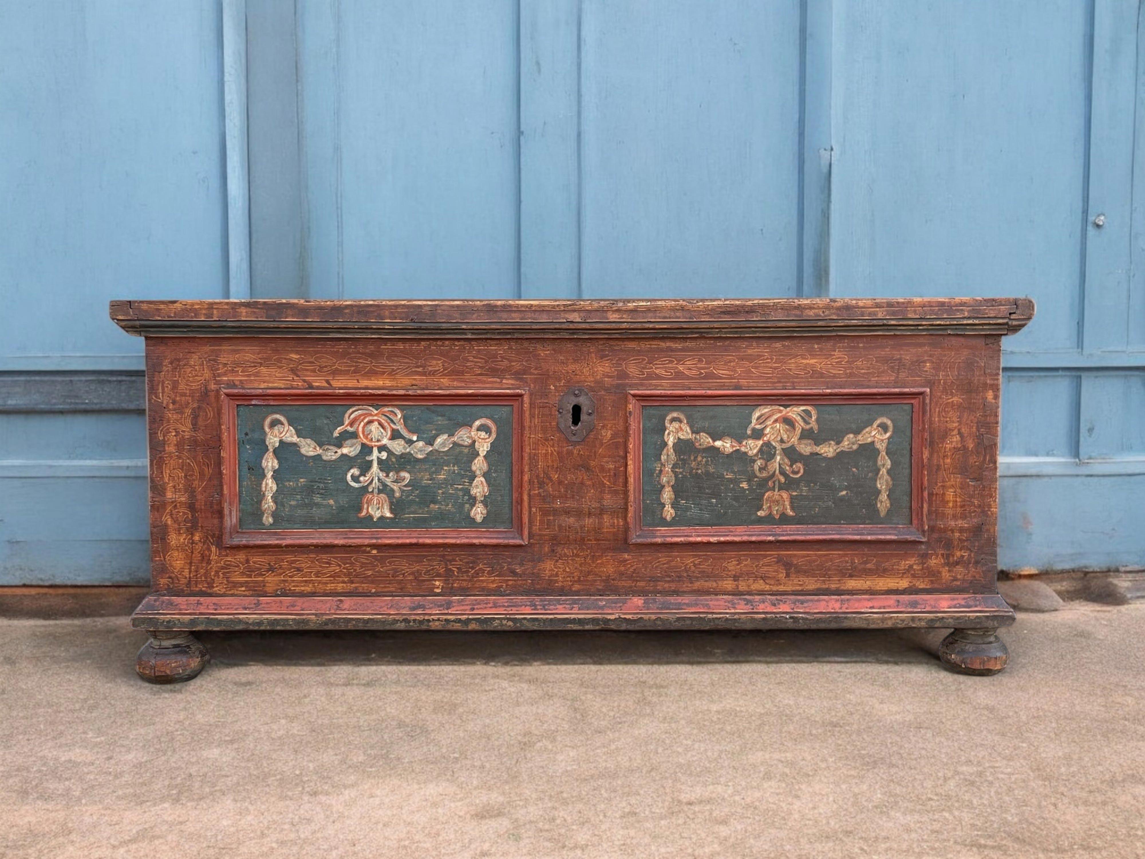 Early 19th Century Alpine Painted Blanket Chest in vendita 6