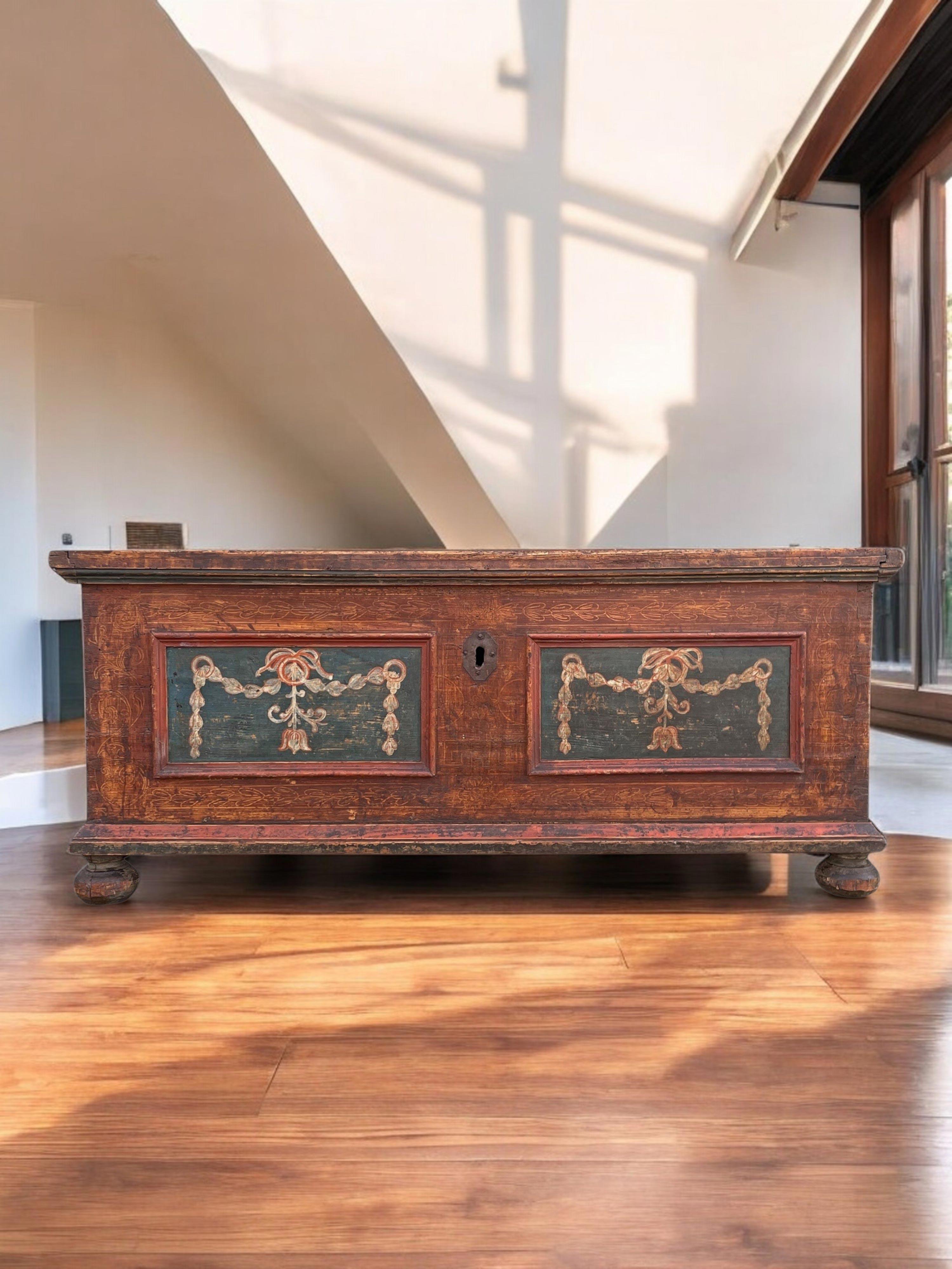Early 19th Century Alpine Painted Blanket Chest in vendita 8