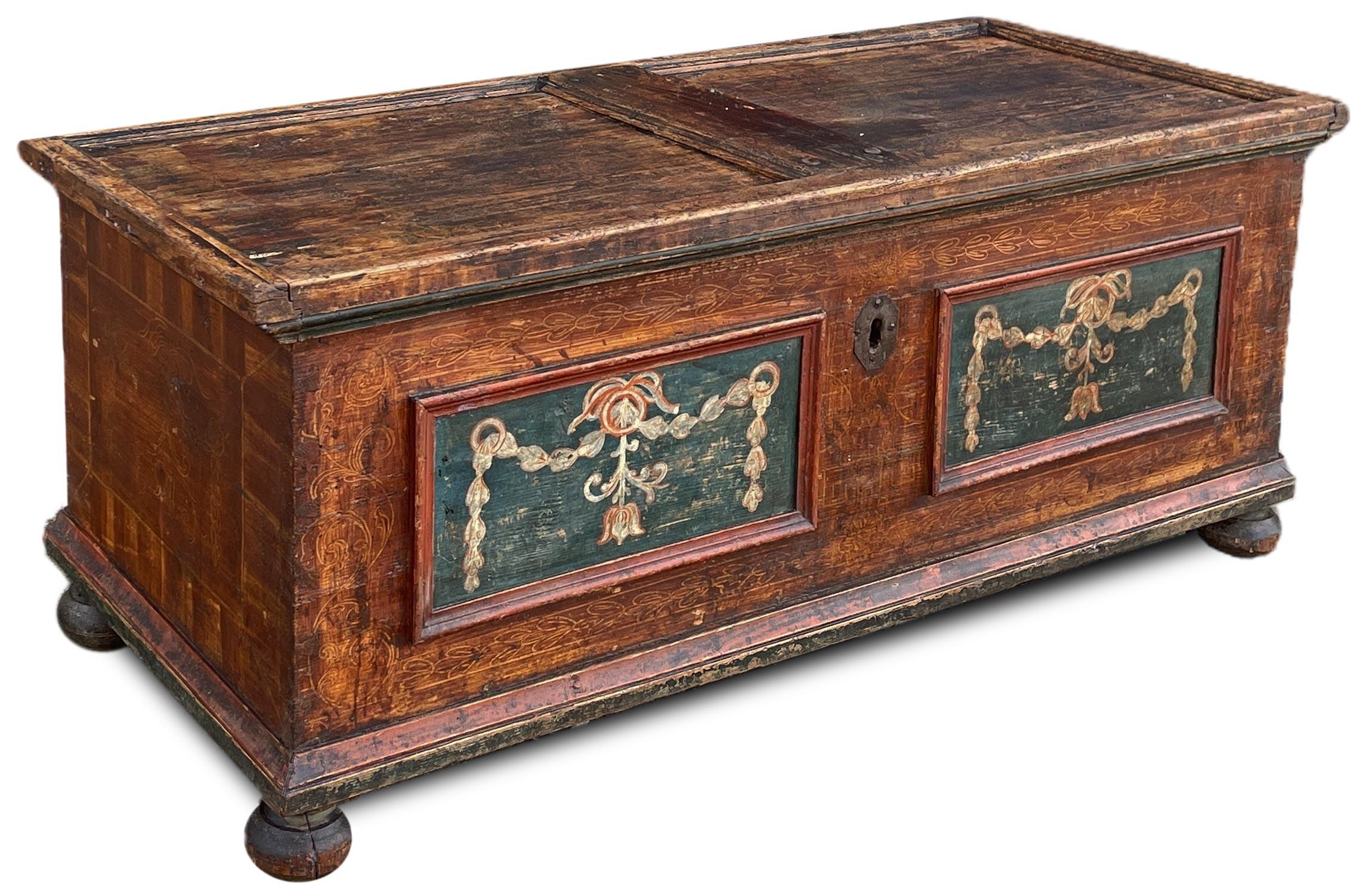 Dipinto a mano Early 19th Century Alpine Painted Blanket Chest in vendita