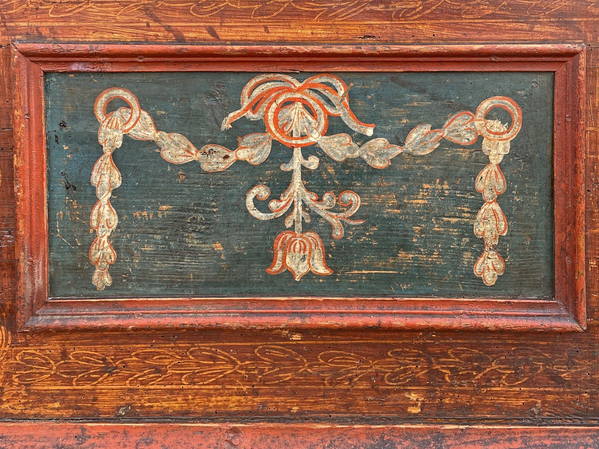 Late 18th Century Early 19th Century Alpine Painted Blanket Chest in vendita