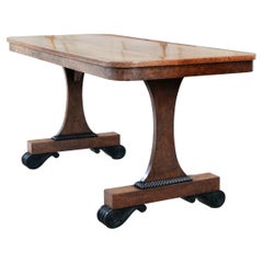 Table de bibliothèque Amboyna & Burr Yew du début du XIXe siècle