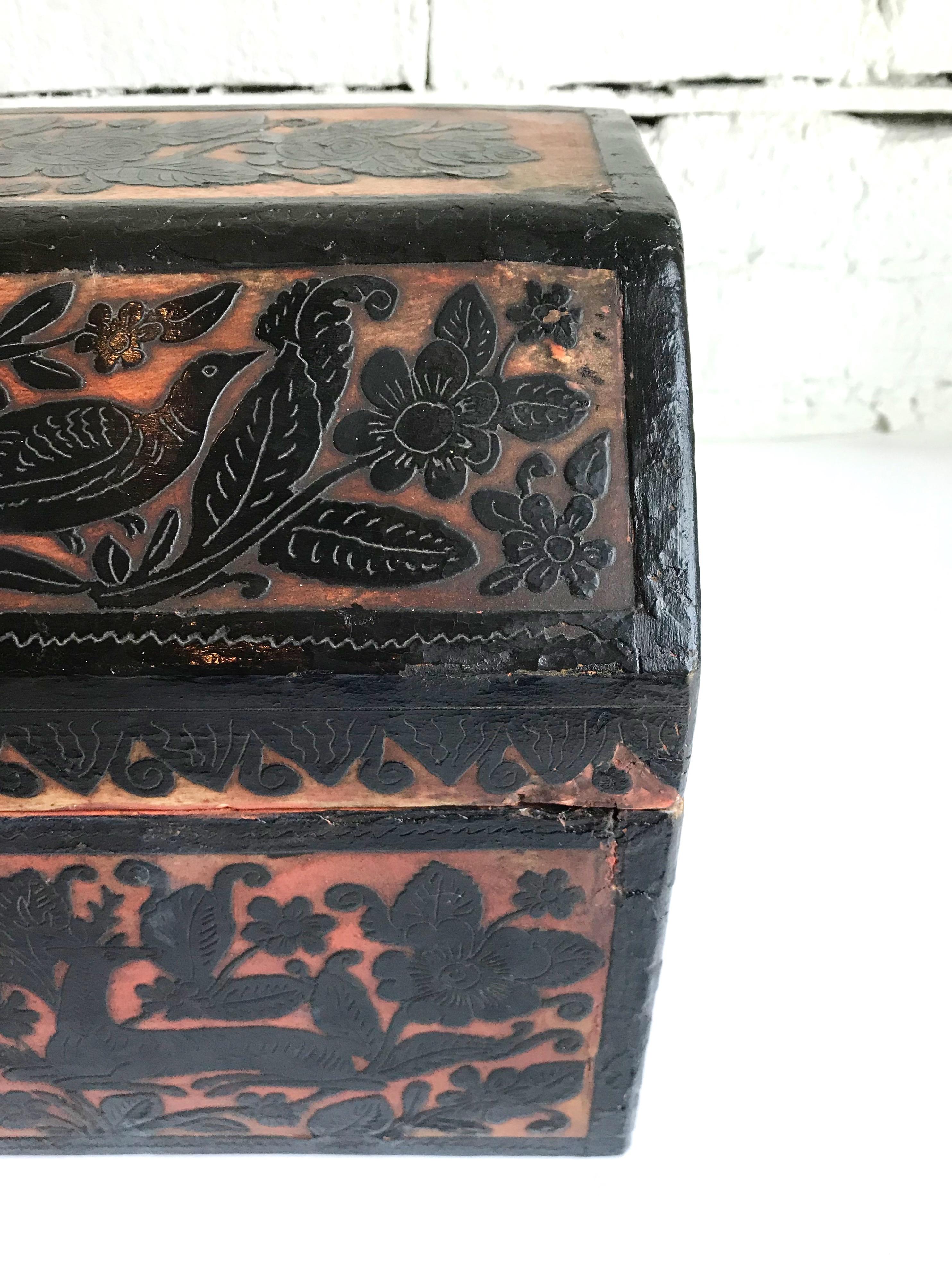 Early 19th Century American Carved Lacquered Folk Art Wooden Box from Tennessee 2