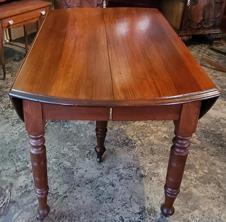 Early 19th Century American Cherry Extendable Dining Table 11