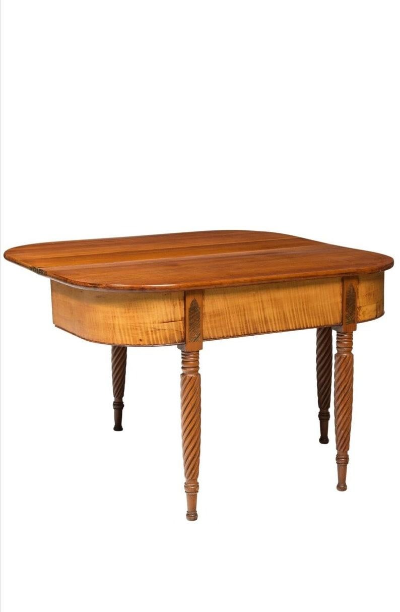 A fine Federal period American Classical maple morphing table from the early 19th century. 

Exquisitely hand-crafted in Baltimore, Maryland, United States, circa 1830, exceptionally executed, the wooden hinged gate leg flip-top table morphs between