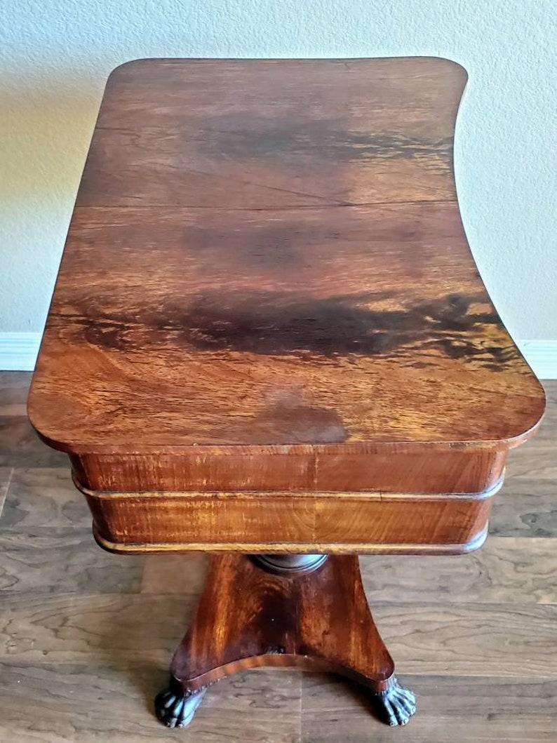 Early 19th Century American Classical Sewing Stand For Sale 1