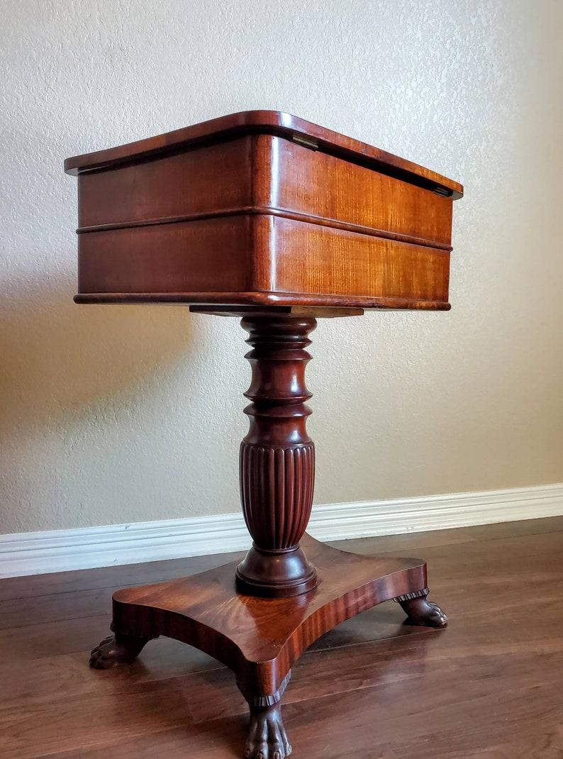 Early 19th Century American Classical Sewing Stand For Sale 2