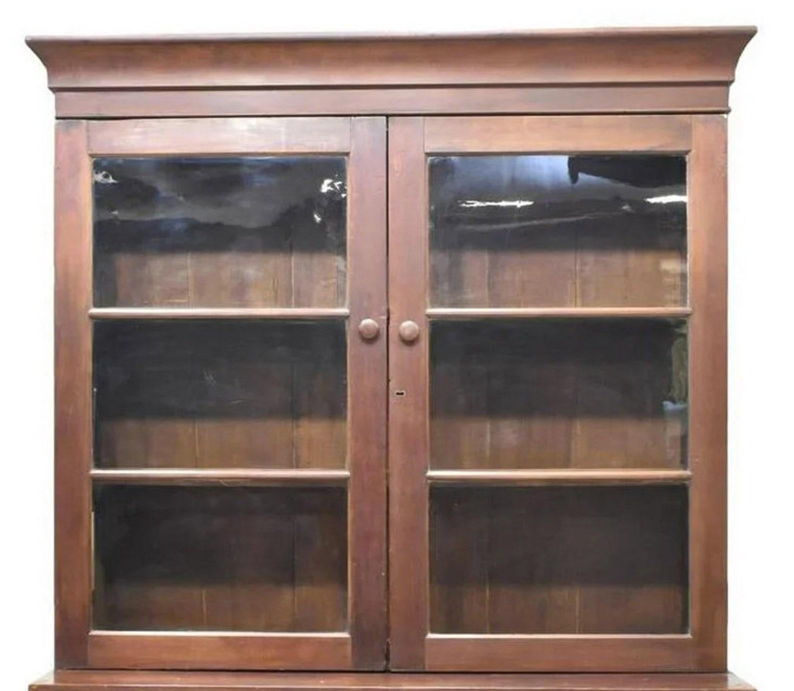 Early 19th Century American Country Stepback Cabinet In Good Condition In Forney, TX