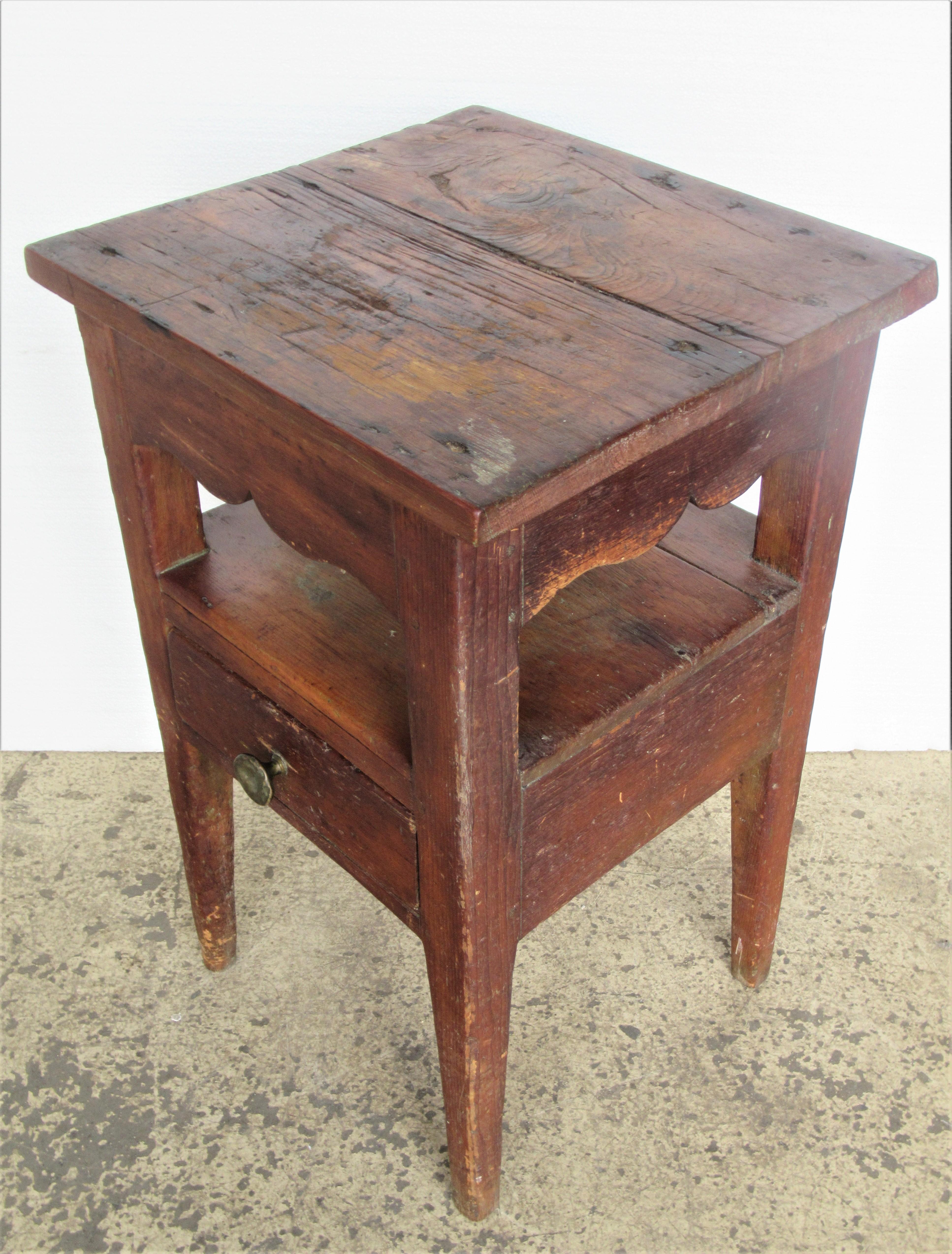 19th Century American Country Scallop Design Table - Circa 1820