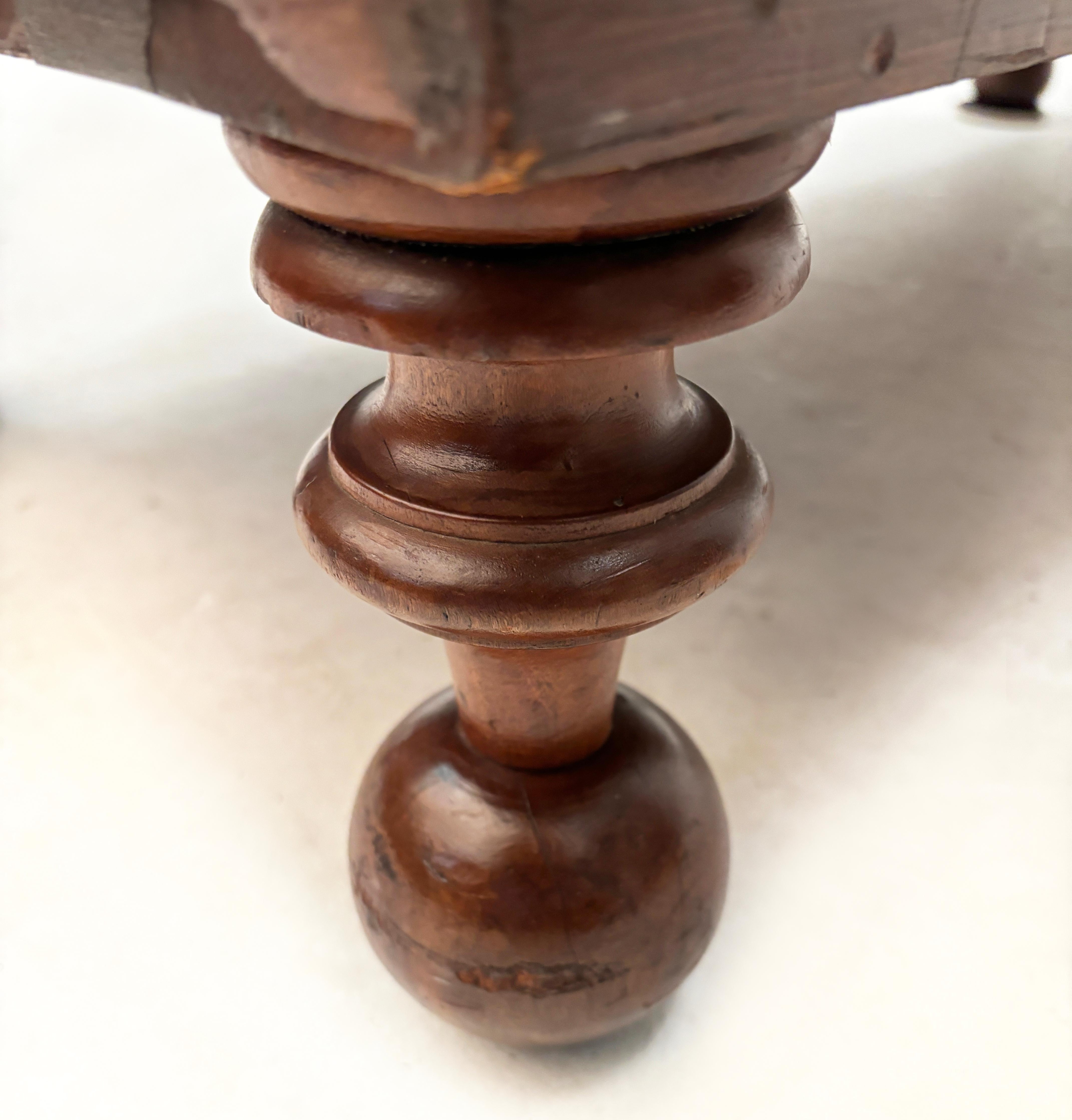 Early 19th Century American Empire Figured Cherry Chest of Drawers 11