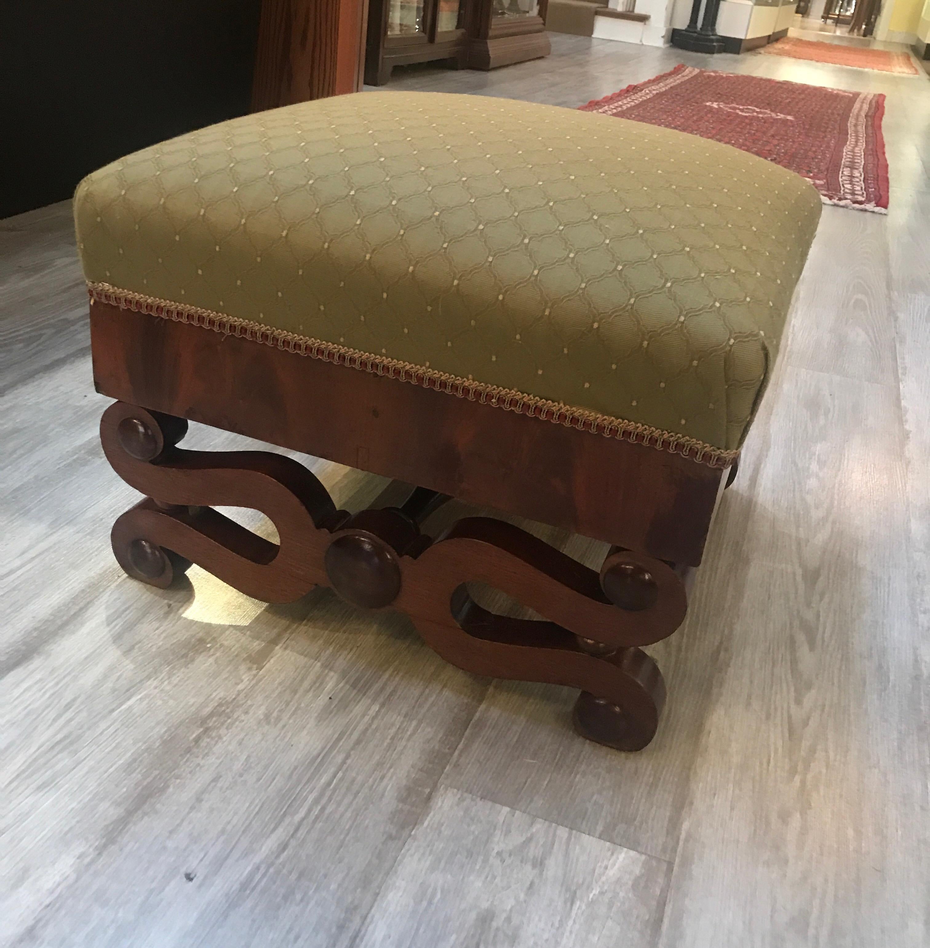 Early 19th Century American Empire Mahogany Bench Ottoman In Good Condition In Lambertville, NJ