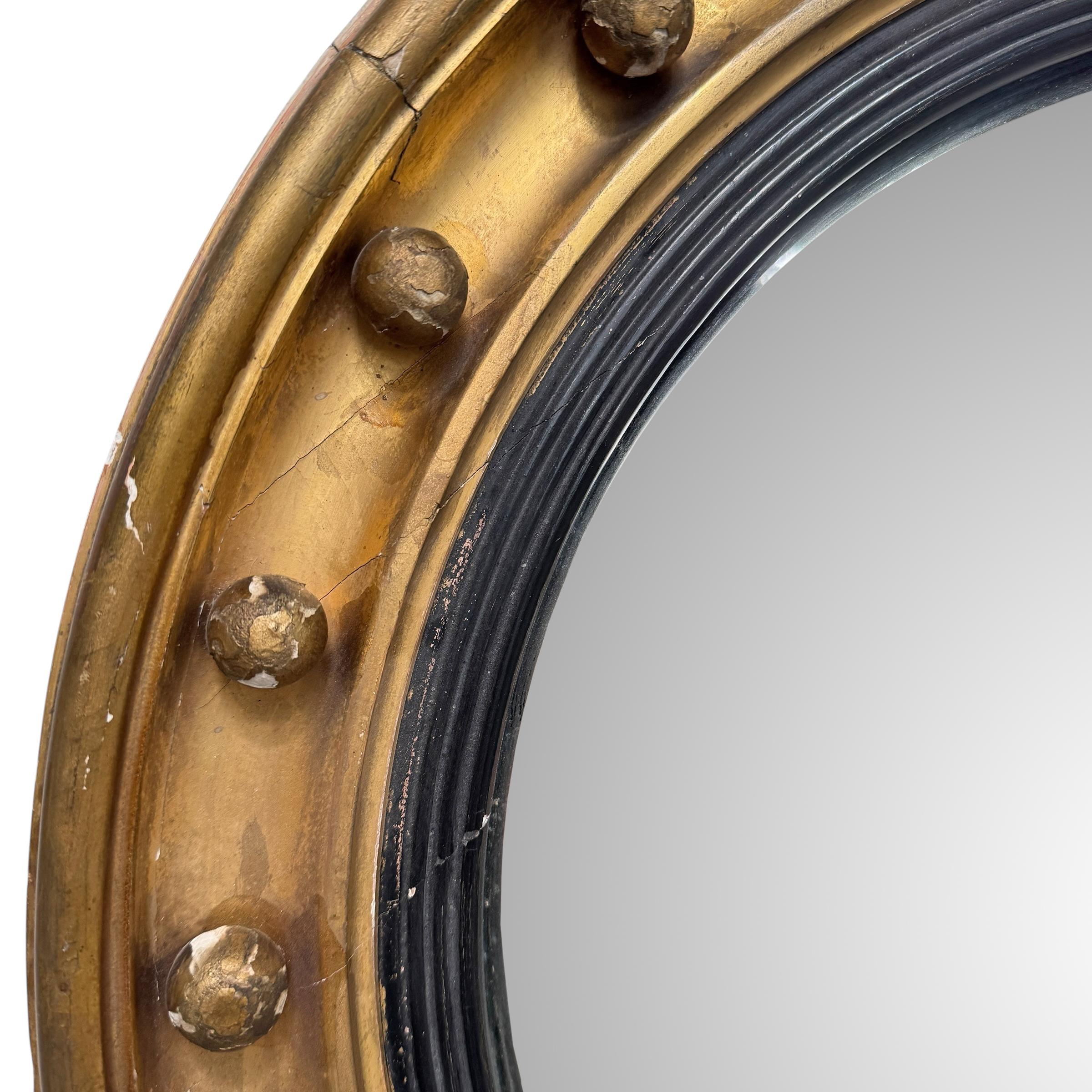 Early 19th Century American Federal Convex Mirror In Good Condition For Sale In Chicago, IL