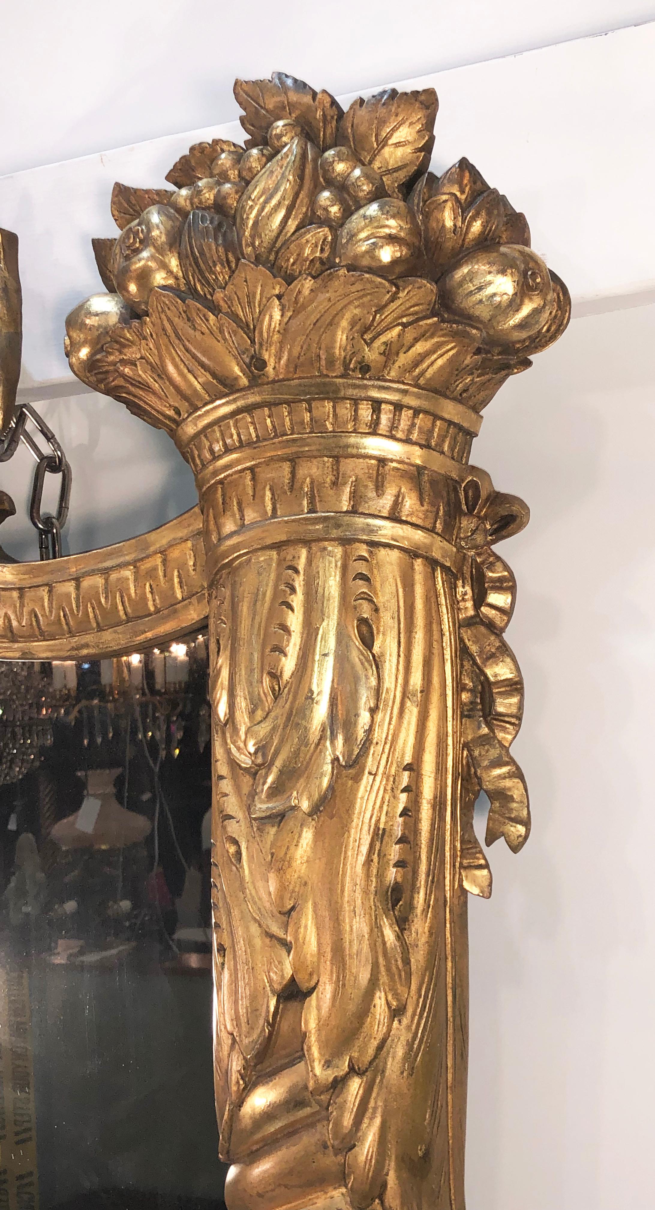 Bois Miroir fédéral américain en bois doré du début du XIXe siècle en vente