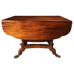 Early 19th Century American Federal Mahogany Drop-Leaf Table