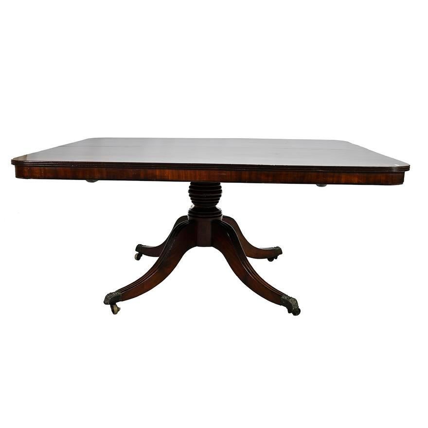 Early 19th Century American Federal Mahogany Single Pedestal Breakfast Table In Good Condition For Sale In Los Angeles, CA