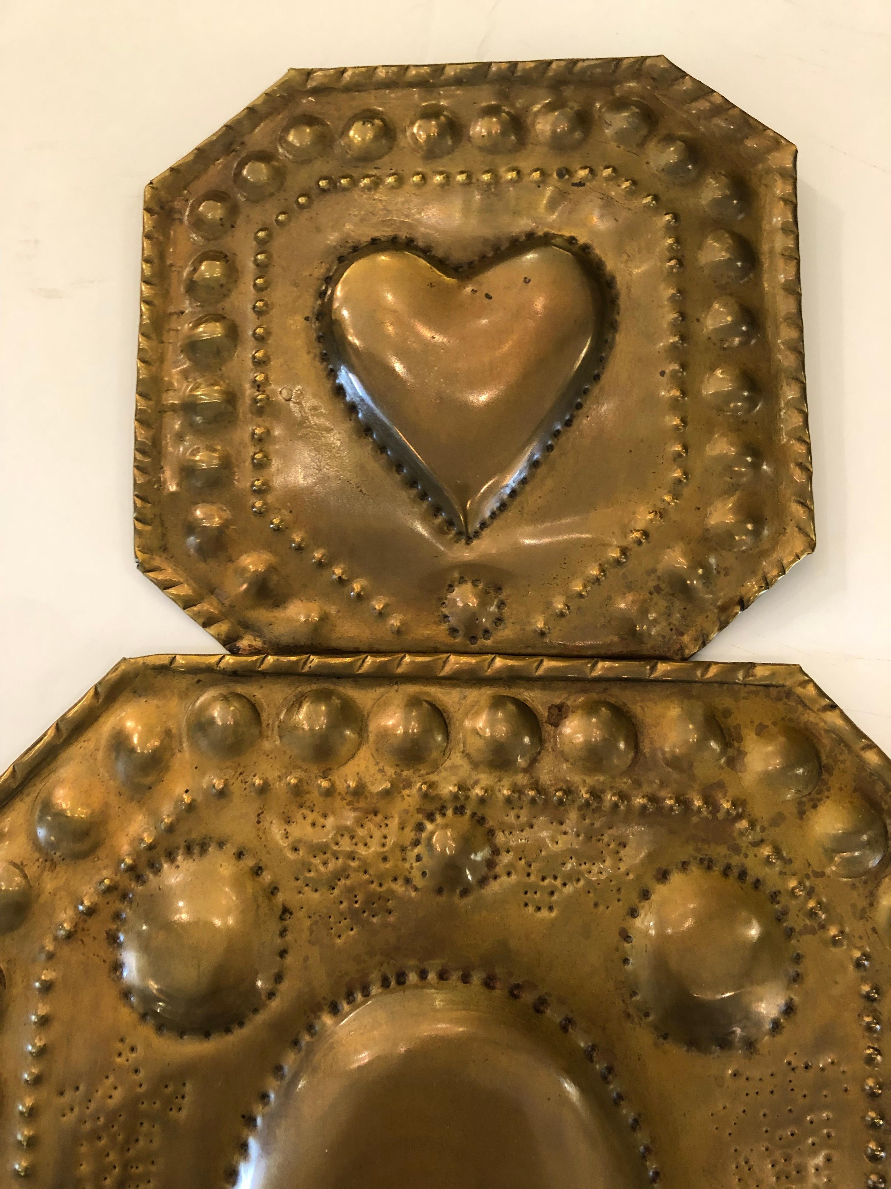 Apliques de latón martillado americanos de principios del siglo XIX Latón en venta