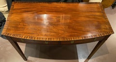 Servidor de dos cajones con frente de arco de caoba Hepplewhite de principios del siglo XIX