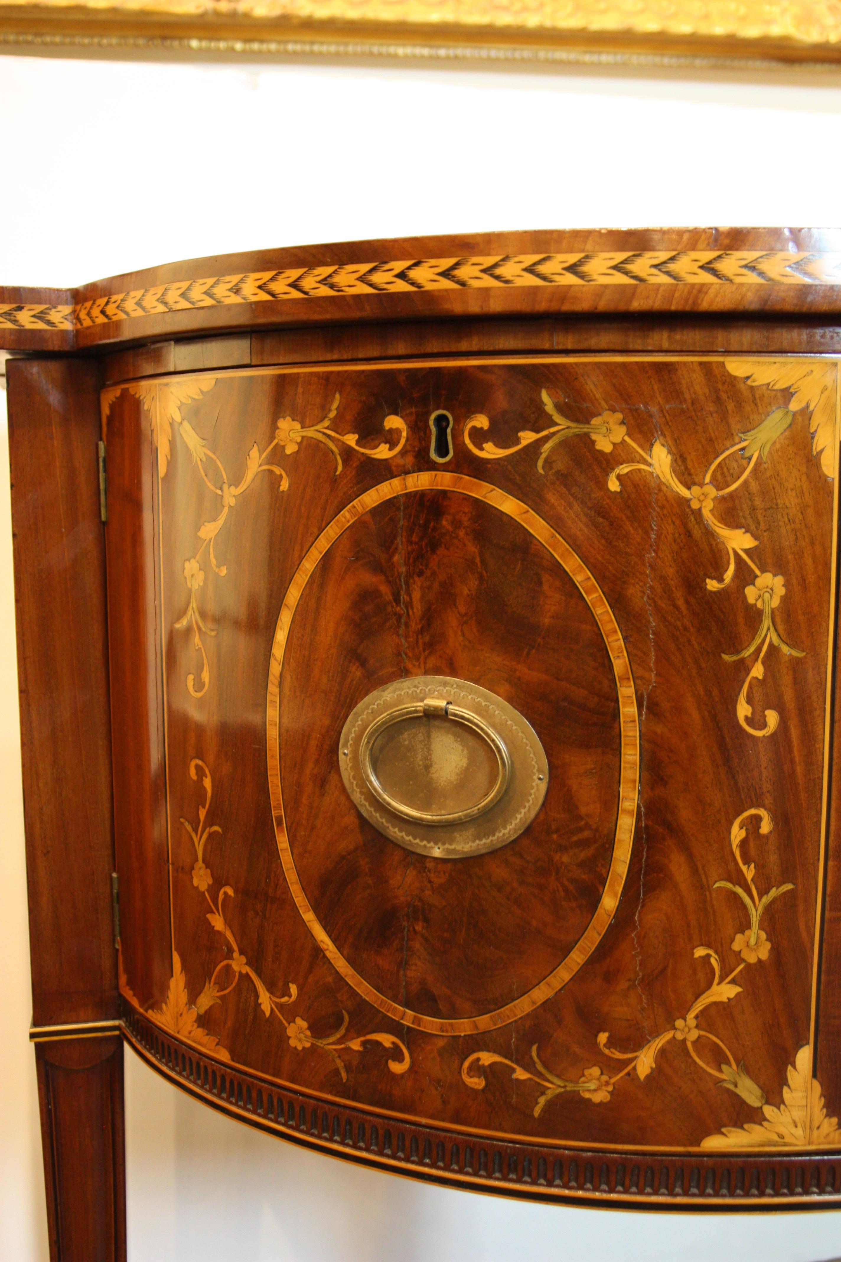 Brass Early 19th Century American Hepplewhite style Sideboard Matched Mahogany Veneers For Sale