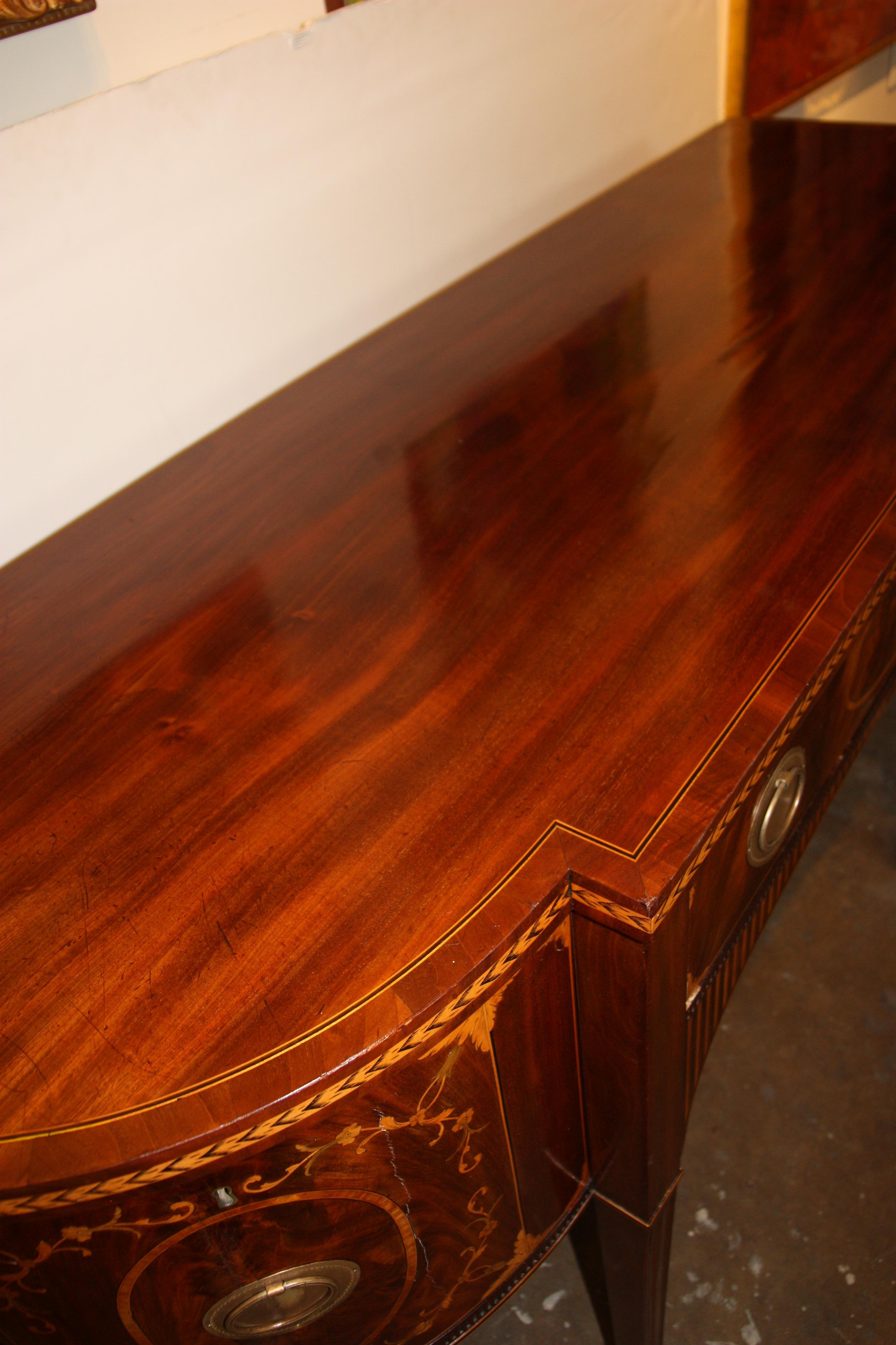 Early 19th Century American Hepplewhite style Sideboard Matched Mahogany Veneers For Sale 4