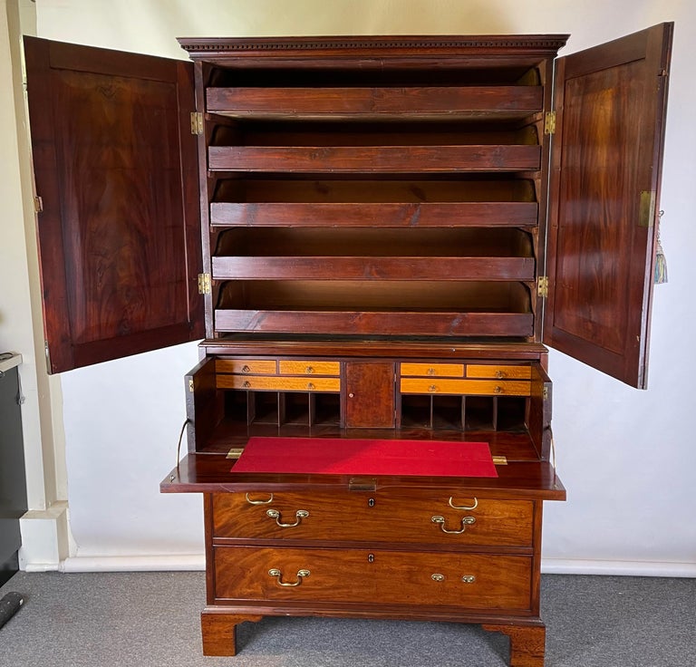 Federal Early 19th Century American Linen Press Butler's Desk For Sale