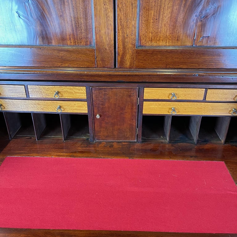 Early 19th Century American Linen Press Butler's Desk In Good Condition For Sale In Kilmarnock, VA