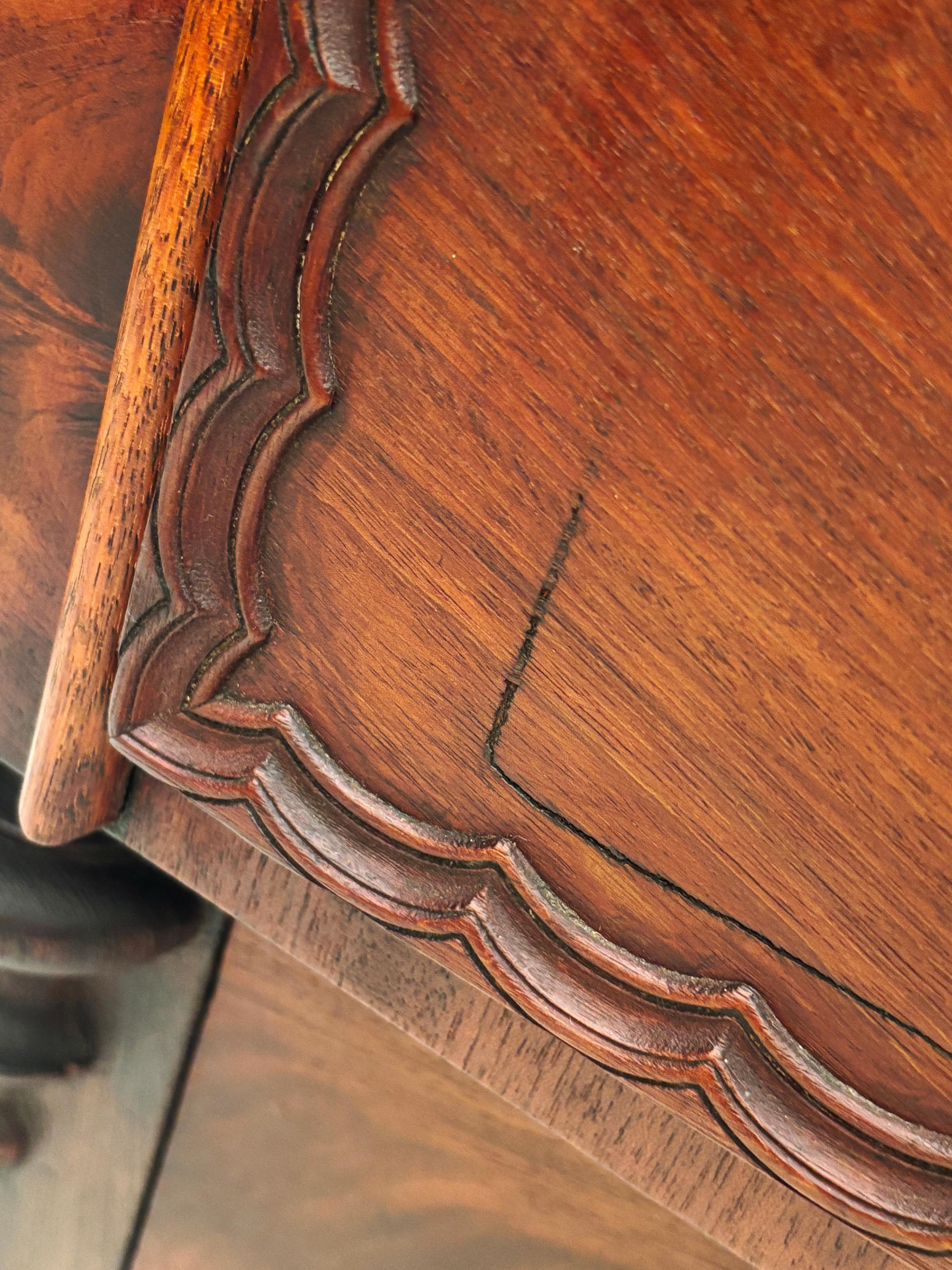 Early 19th Century American Mahogany Butler's Desk/Secretary Chest For Sale 7