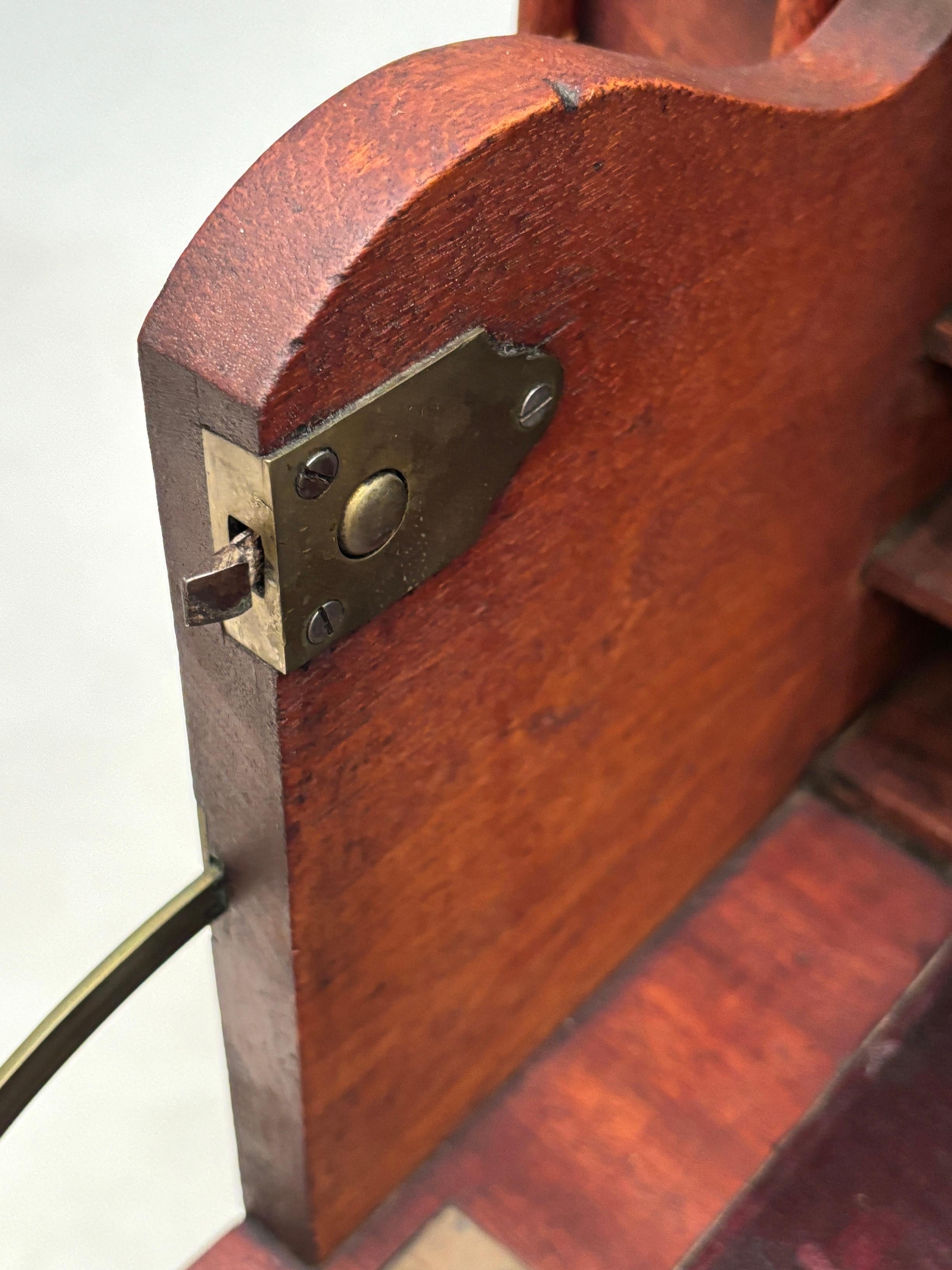Early 19th Century American Mahogany Butler's Desk/Secretary Chest For Sale 8