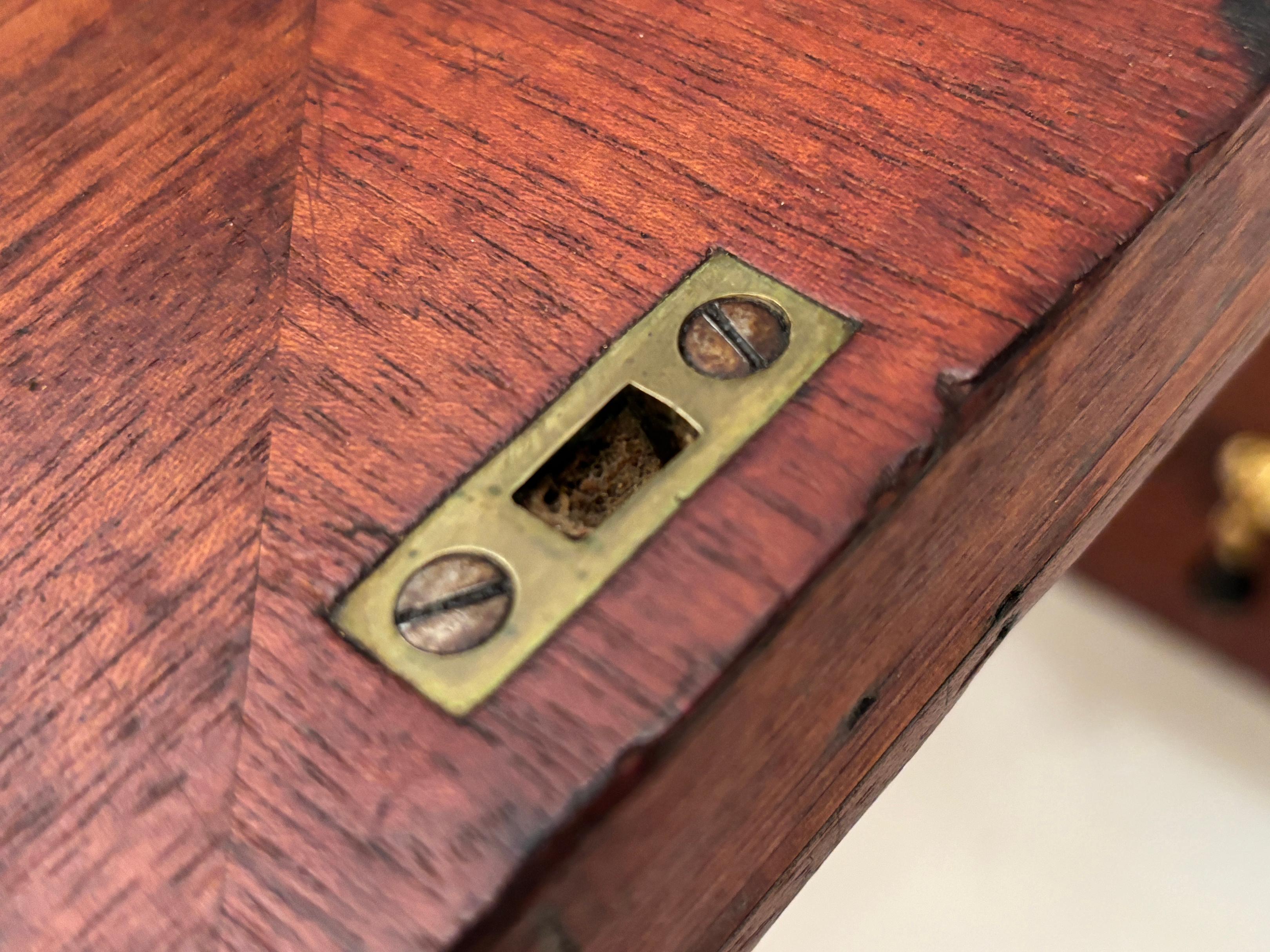 Early 19th Century American Mahogany Butler's Desk/Secretary Chest For Sale 9