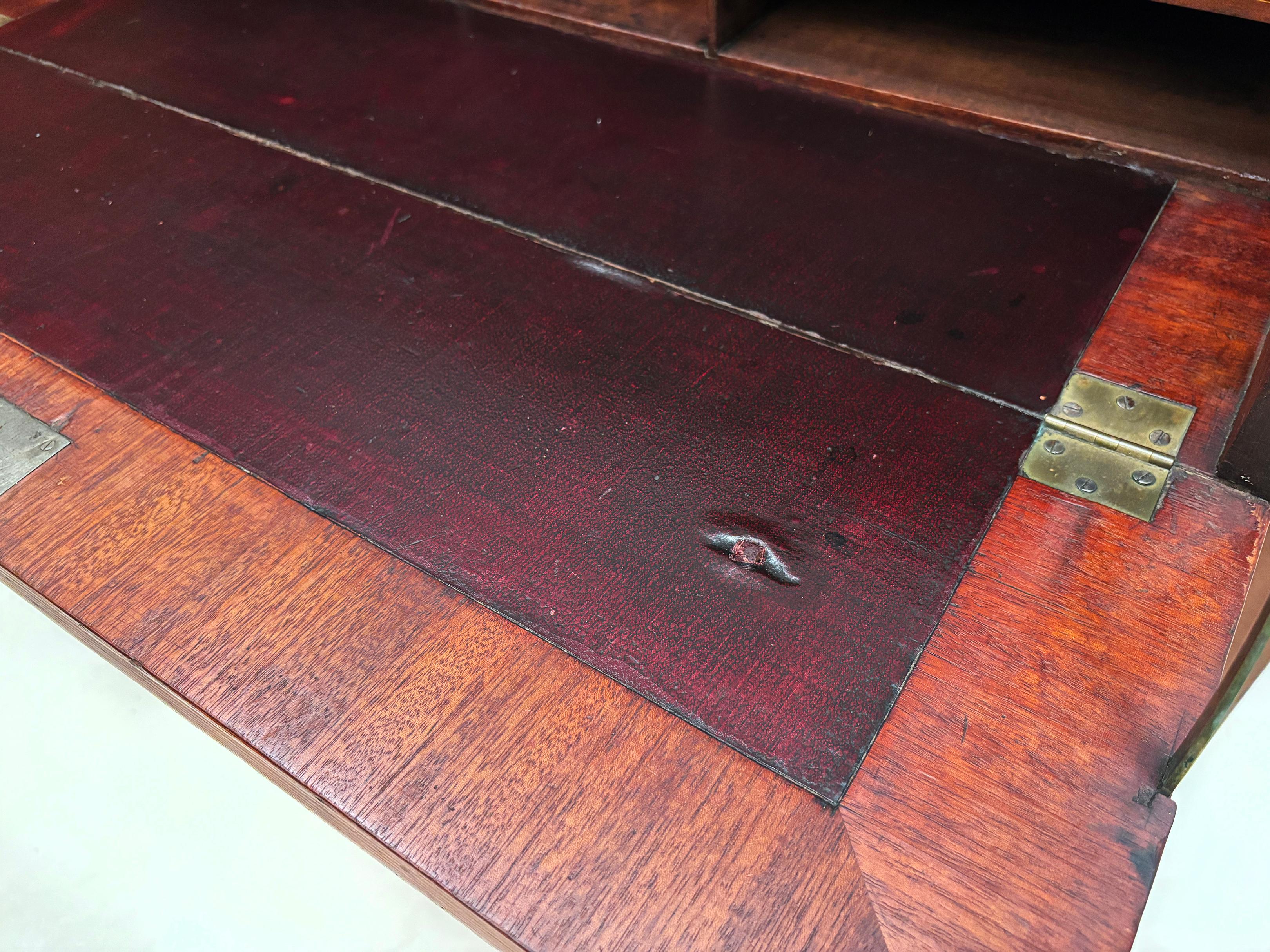 Early 19th Century American Mahogany Butler's Desk/Secretary Chest For Sale 11