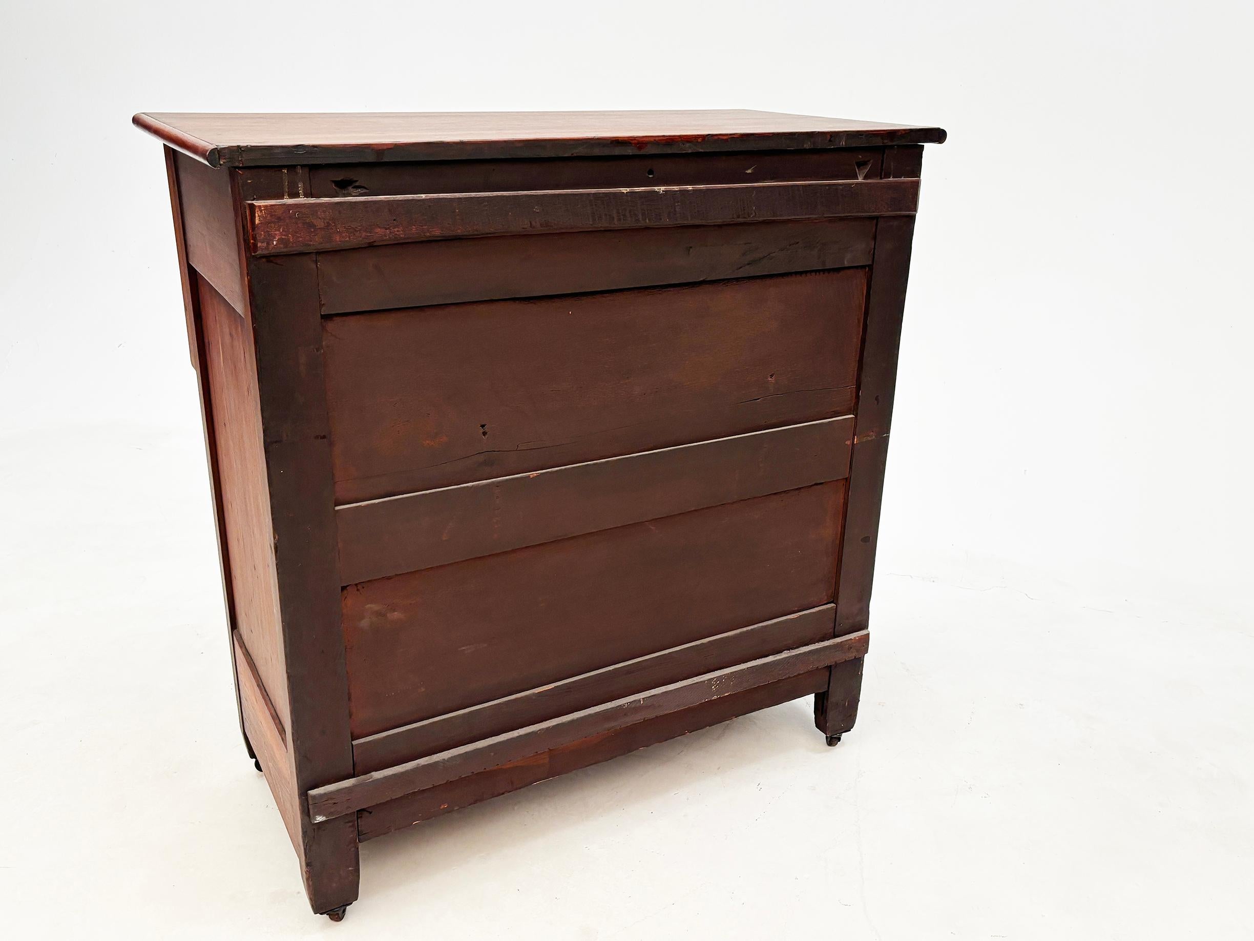 Early 19th Century American Mahogany Butler's Desk/Secretary Chest For Sale 14