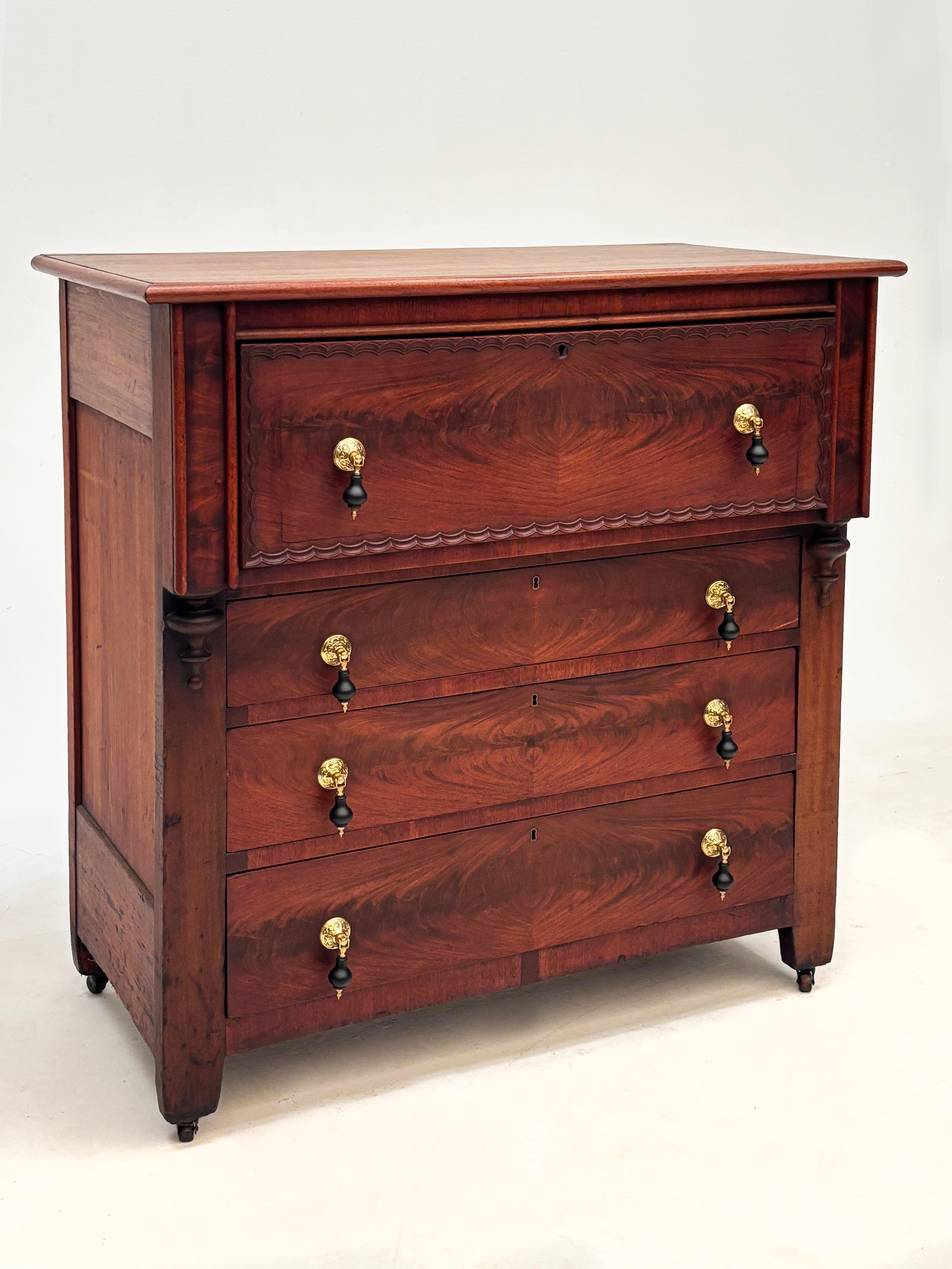 Hand-Crafted Early 19th Century American Mahogany Butler's Desk/Secretary Chest For Sale